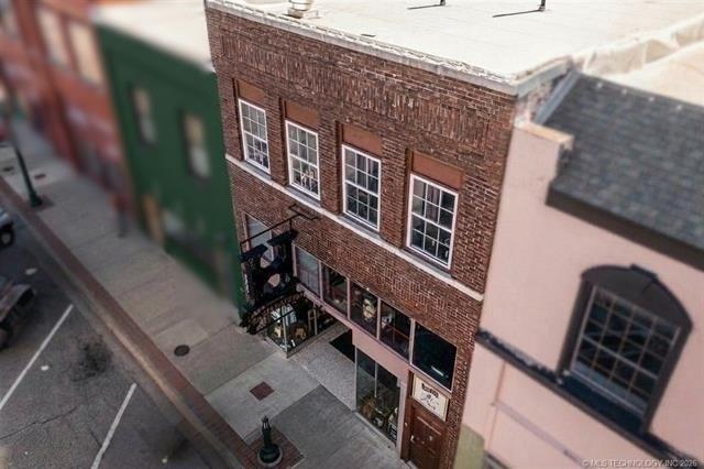 Property Image for 407 W Will Rogers Boulevard