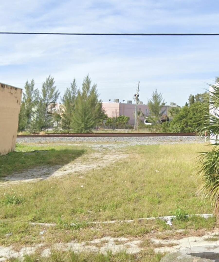 Property Image for 2731 PINEWOOD Avenue
