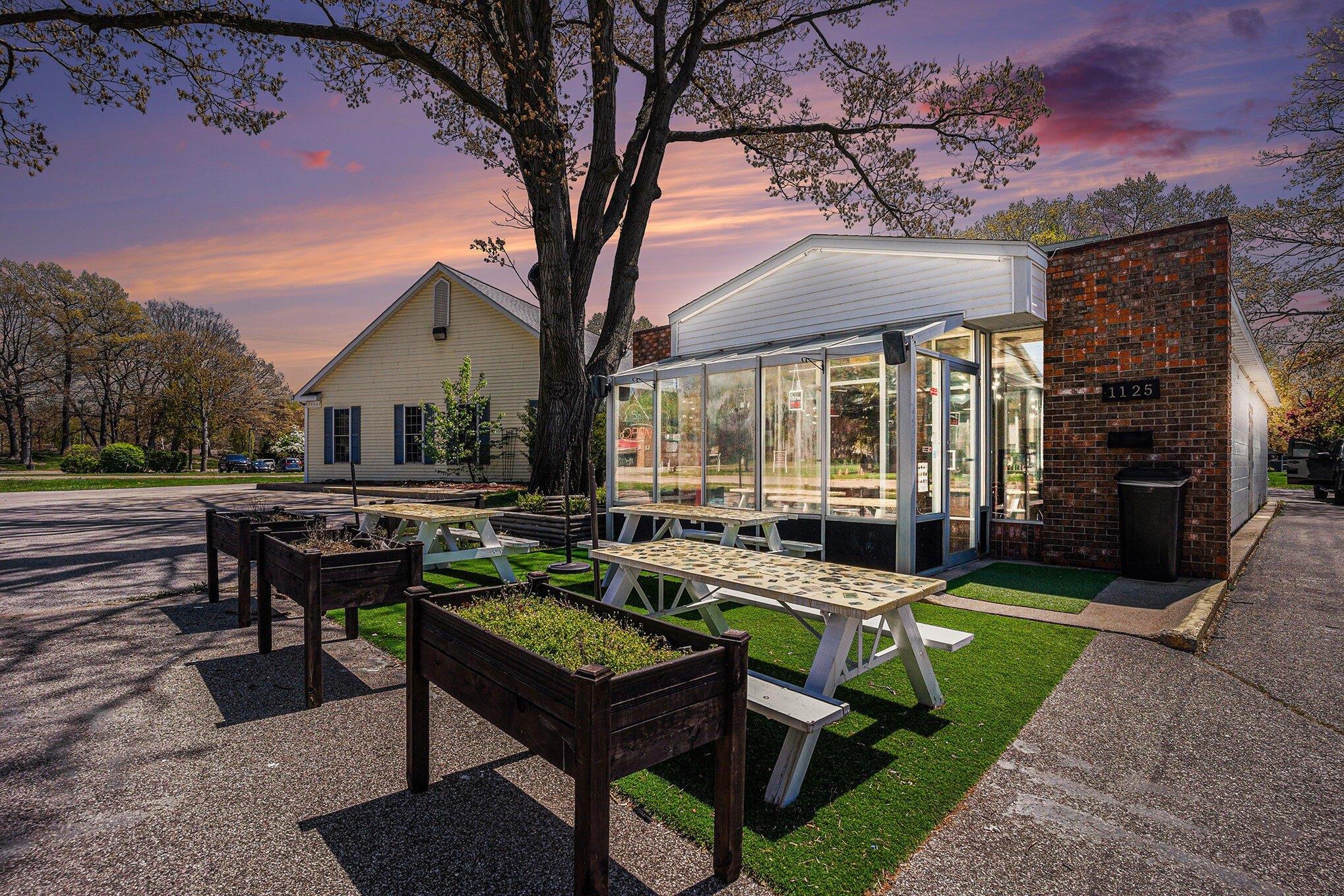 Property Image for 1125 W Hackley Avenue