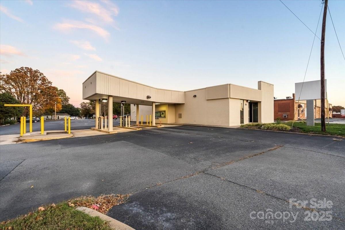 Property Image for 704 N Cannon Boulevard