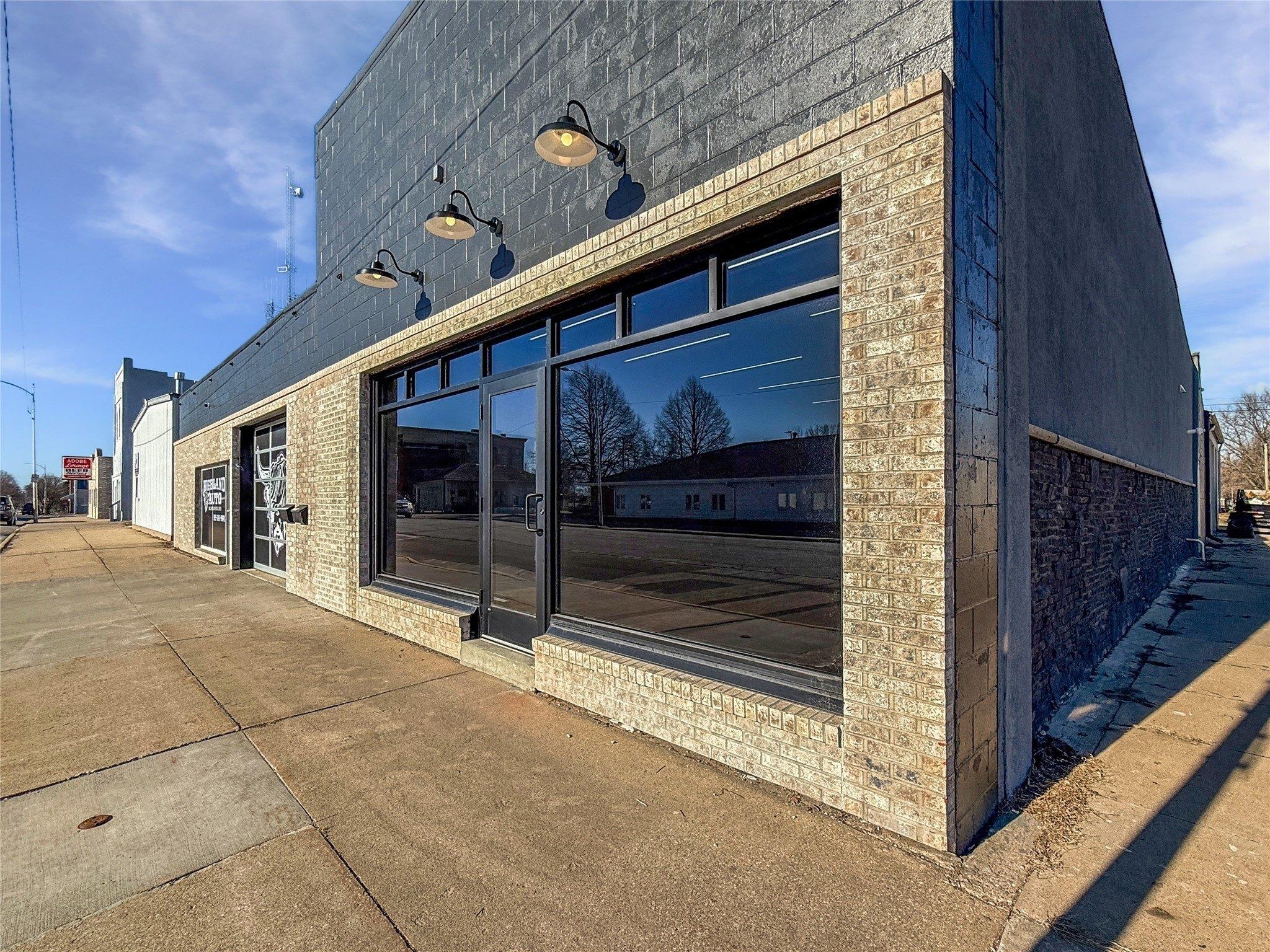 Property Image for 901 W Mamie Eisenhower Avenue