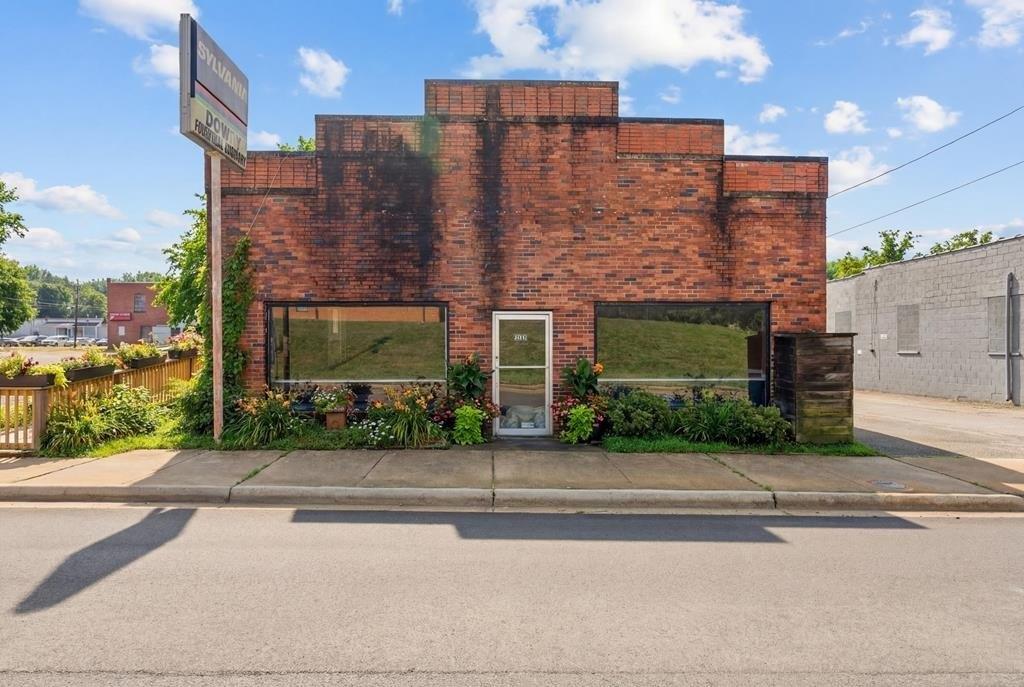 Property Image for 221 E 2nd Street