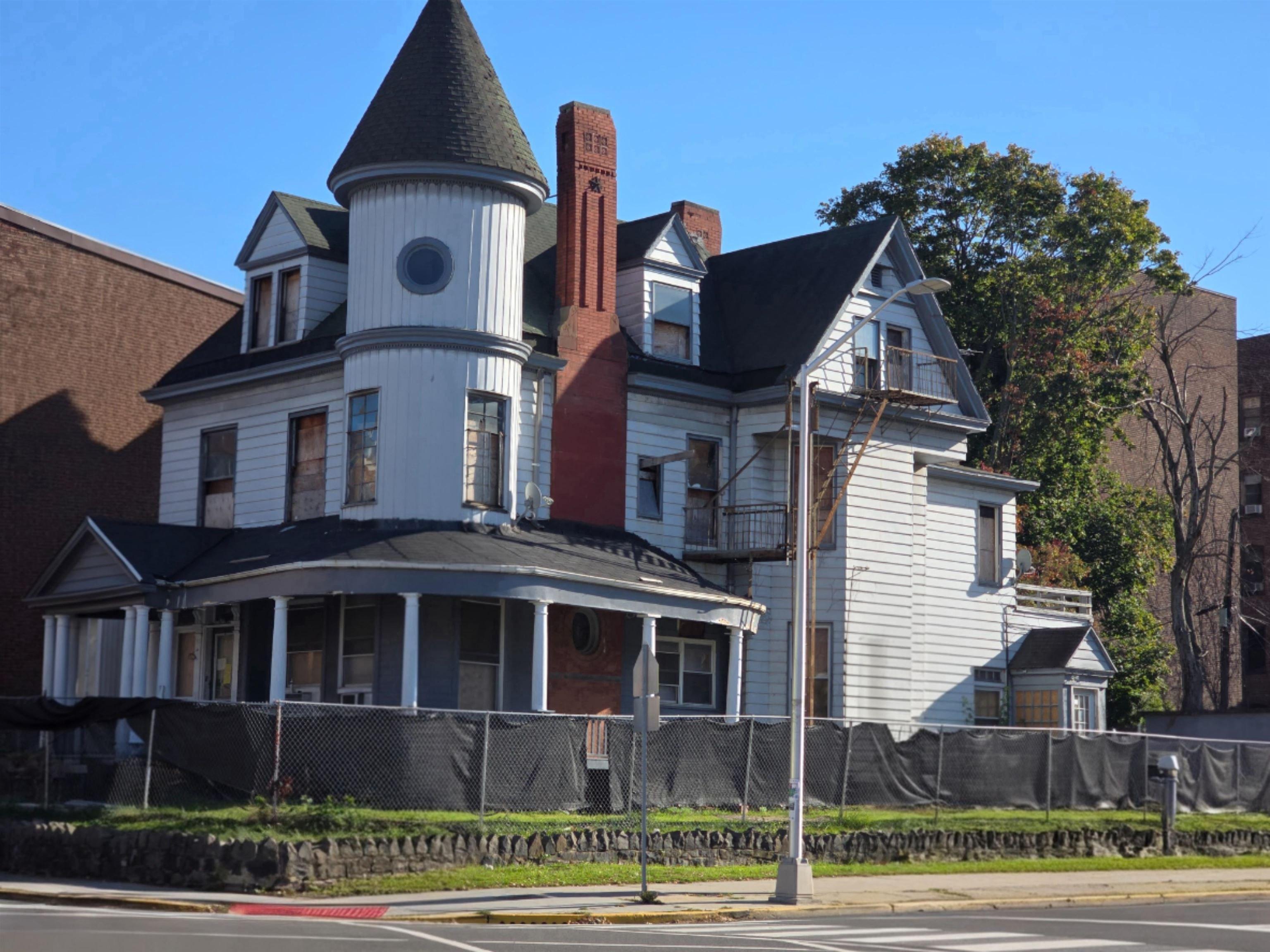 Property Image for 815 Montgomery St