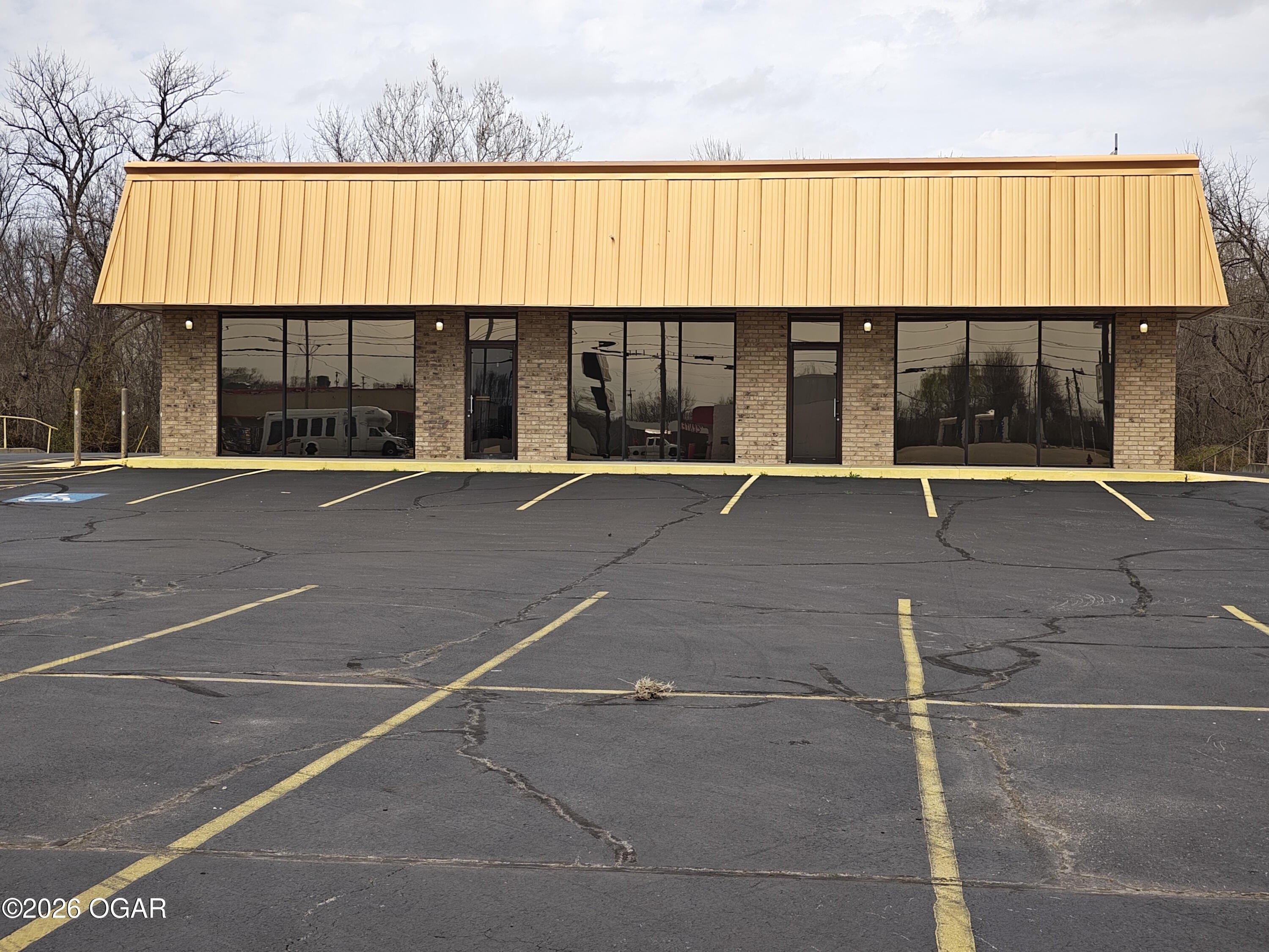 Property Image for 800 W 12th Street