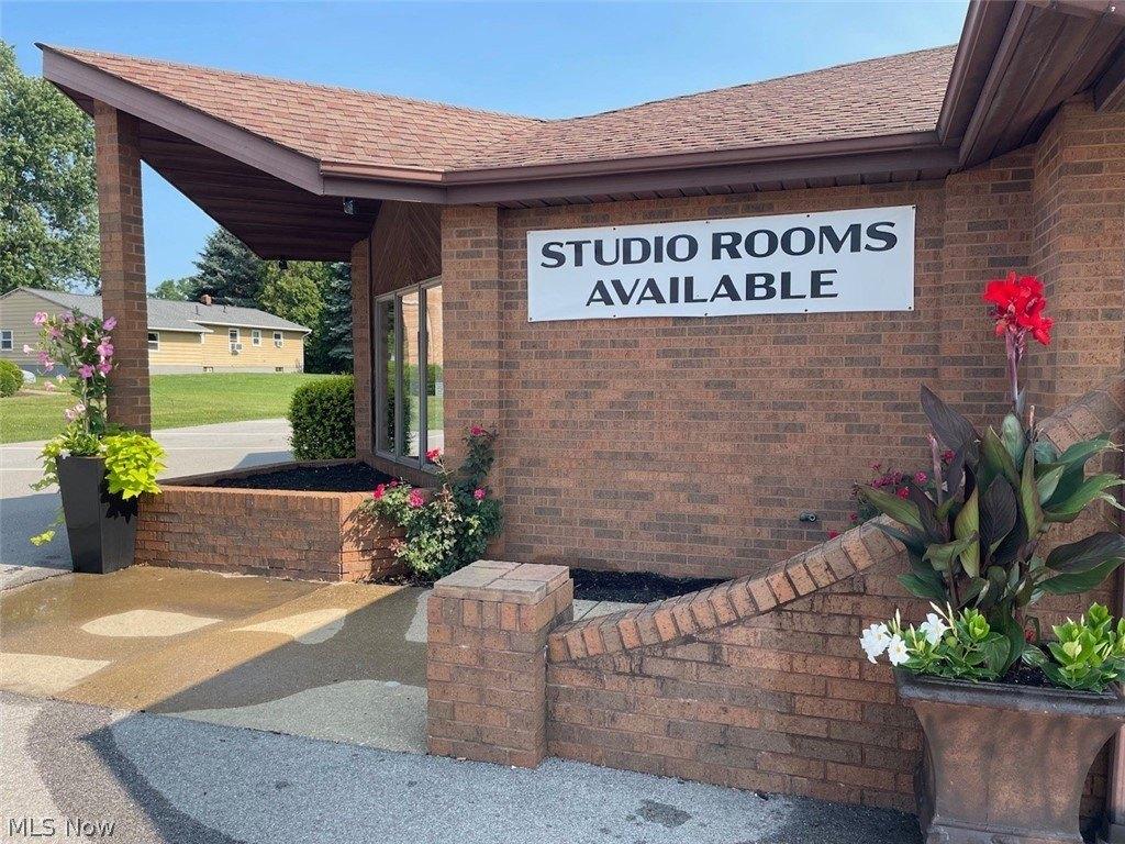 Property Image for 1401 W Maple Street