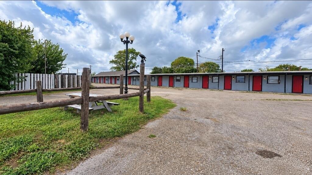Property Image for 150 N Commercial