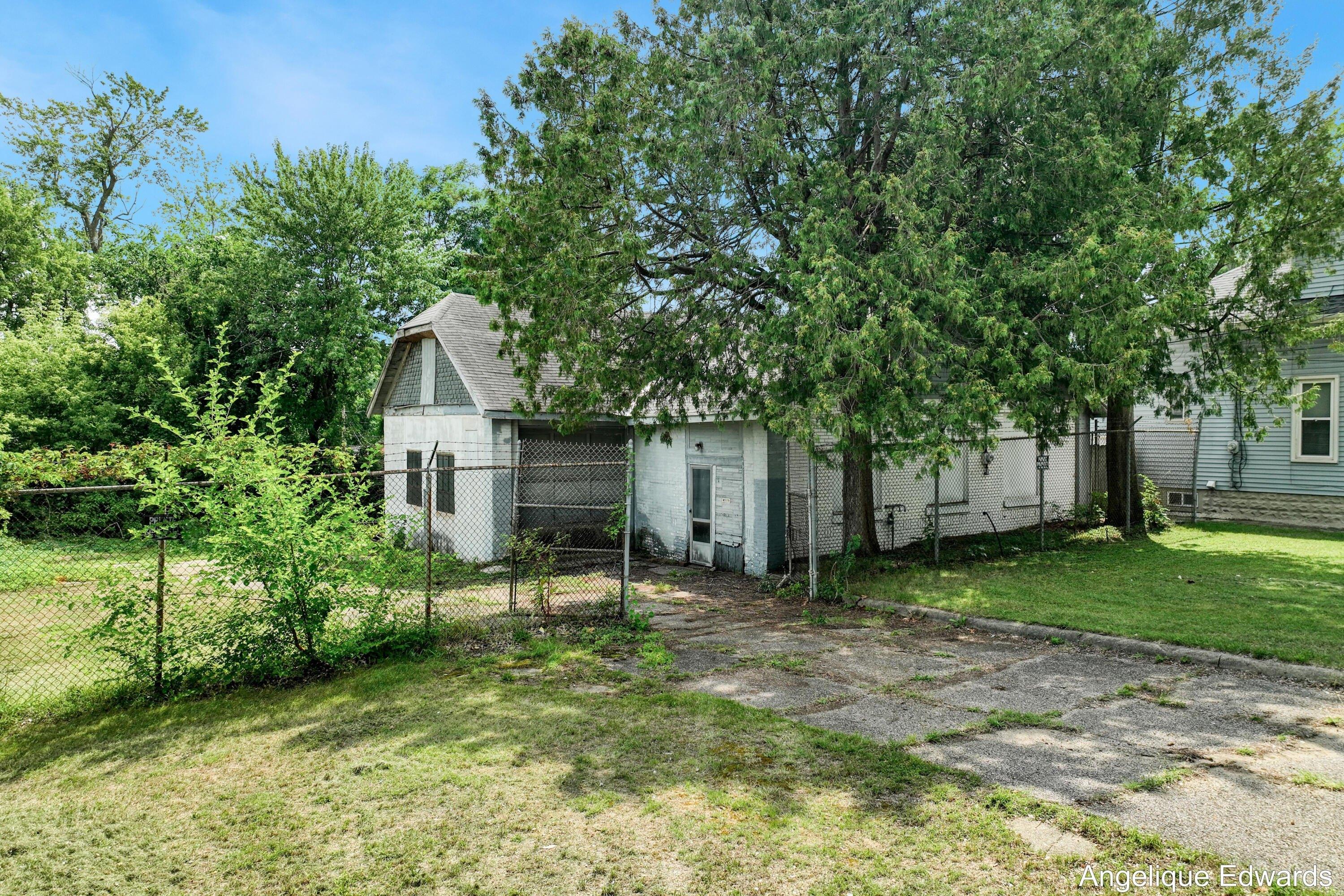 Property Image for 908 Sigsbee Street SE