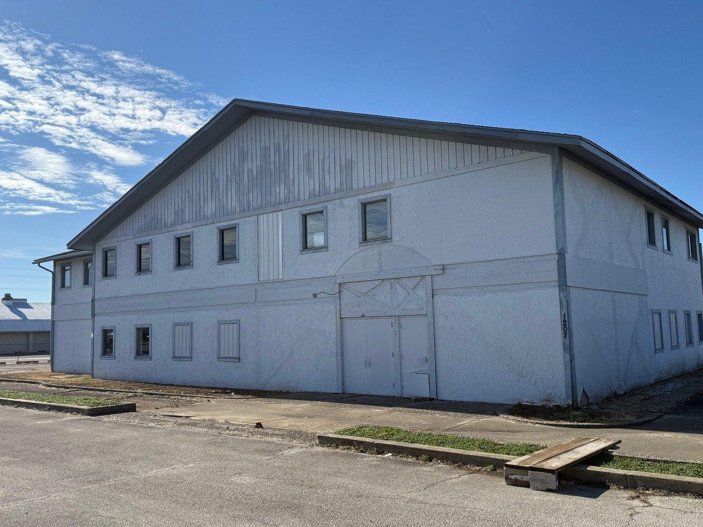Property Image for 1207 N Mattis Avenue
