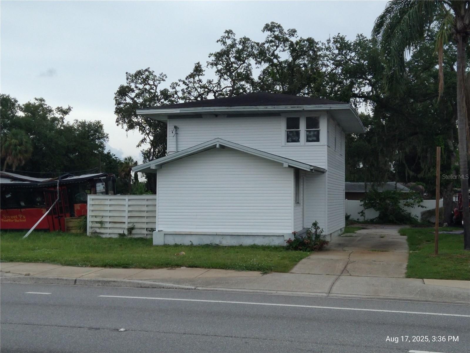 Property Image for 909 and 911 W HILLSBOROUGH Avenue