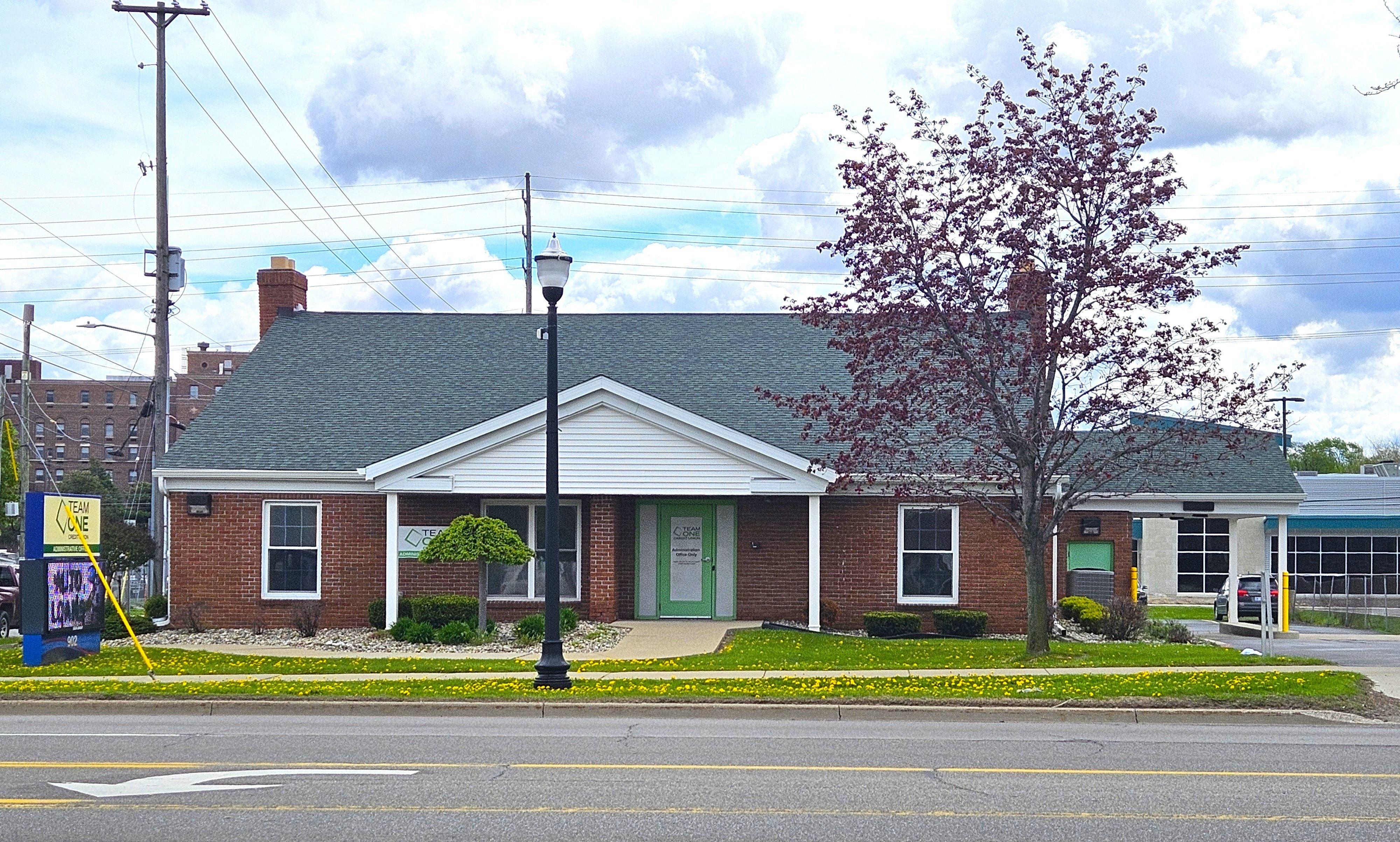 Property Image for 902 S Washington Ave, Saginaw, MI 48601