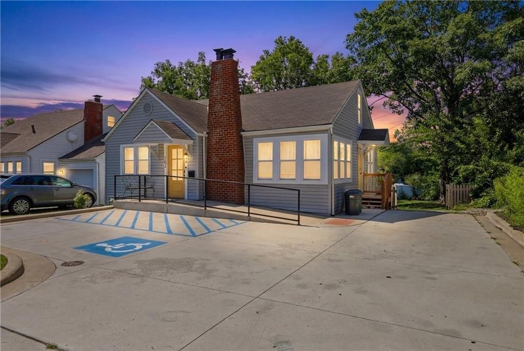 Property Image for 102 SW 2nd Street