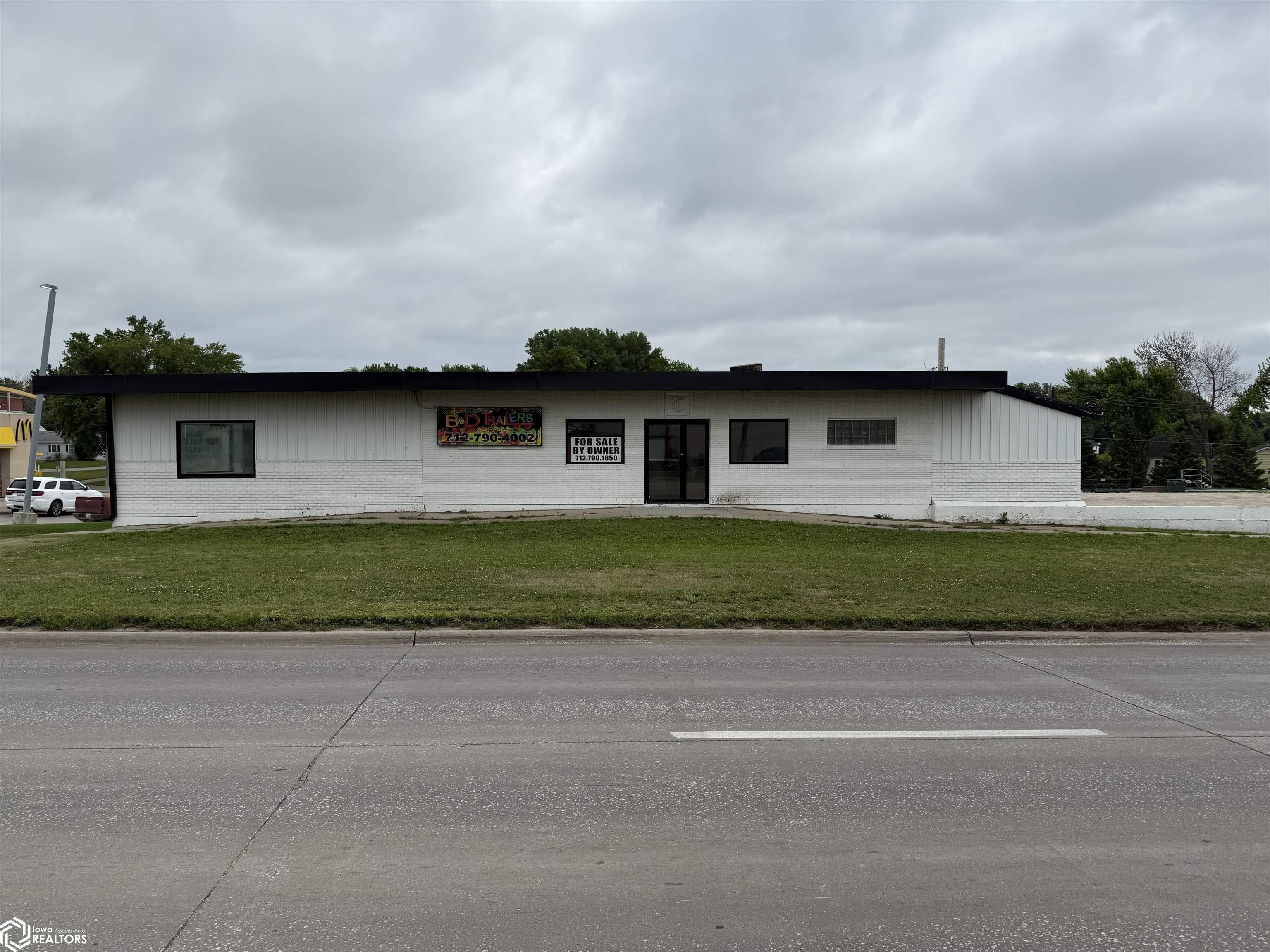 Property Image for 818 W Us Highway 30