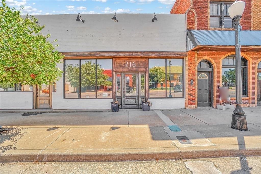 Property Image for 216 W Broadway Avenue