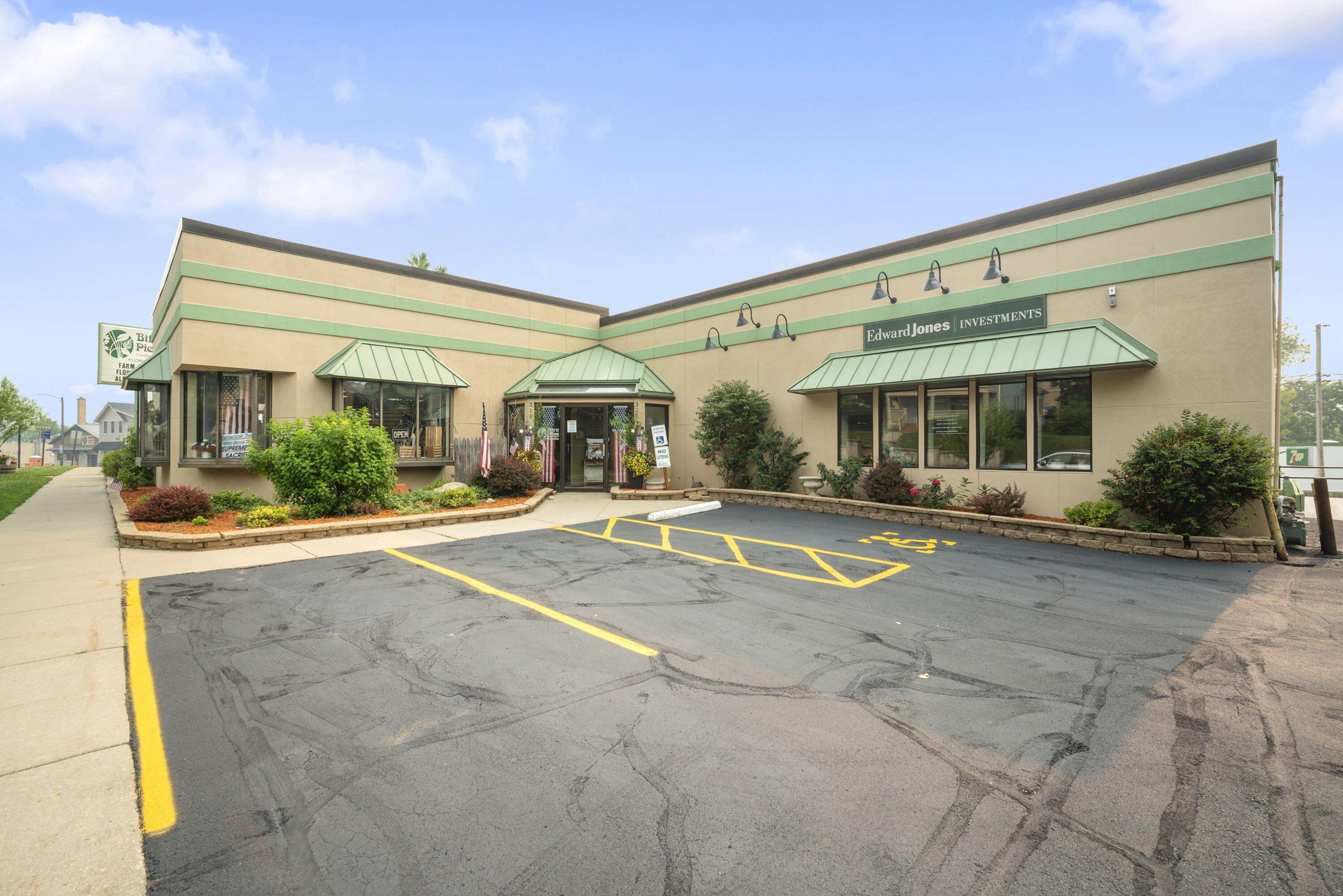 Property Image for 319 S Main St