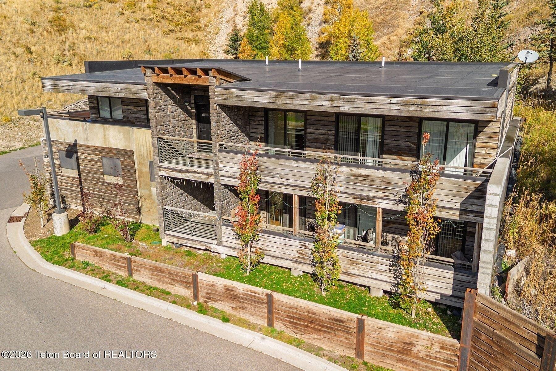 Property Image for 855 W BROADWAY Avenue