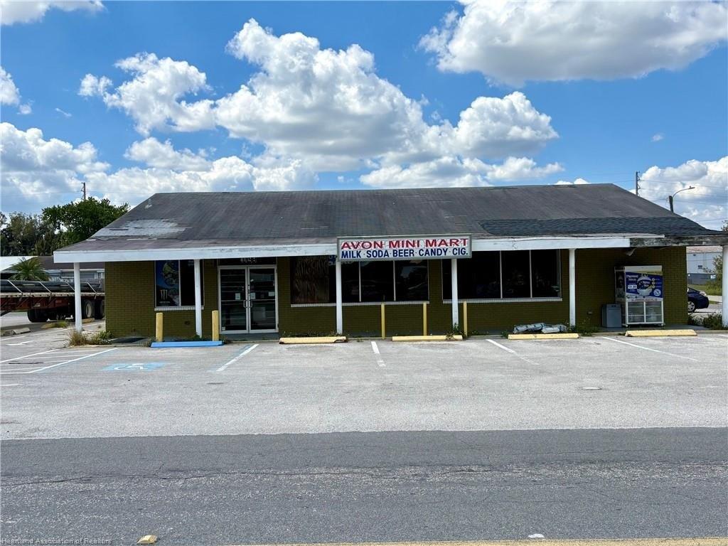 Property Image for 1499 N Lake Avenue