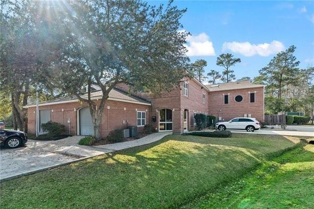 Property Image for 633 VILLAGE LANE N Lane