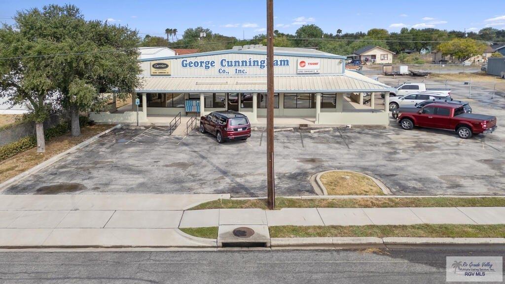 Property Image for 610 N Expressway 77