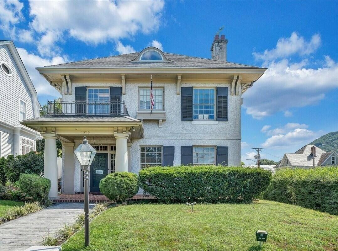 Property Image for 1328 3rd St SW