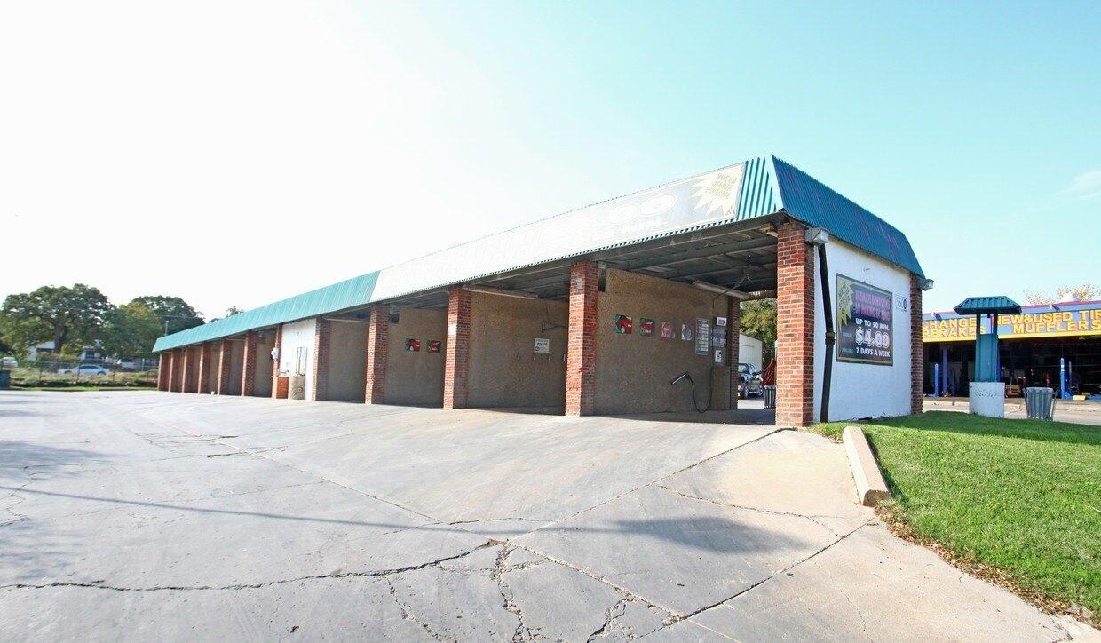 Property Image for 5500 E Lancaster Avenue