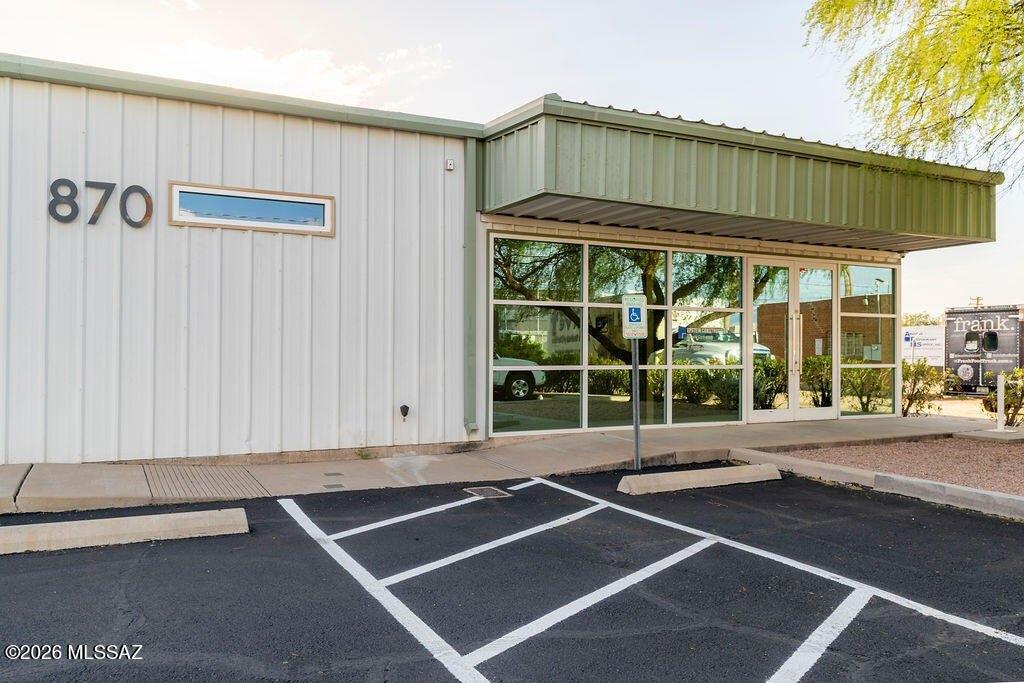 Property Image for 870 S Campbell Avenue
