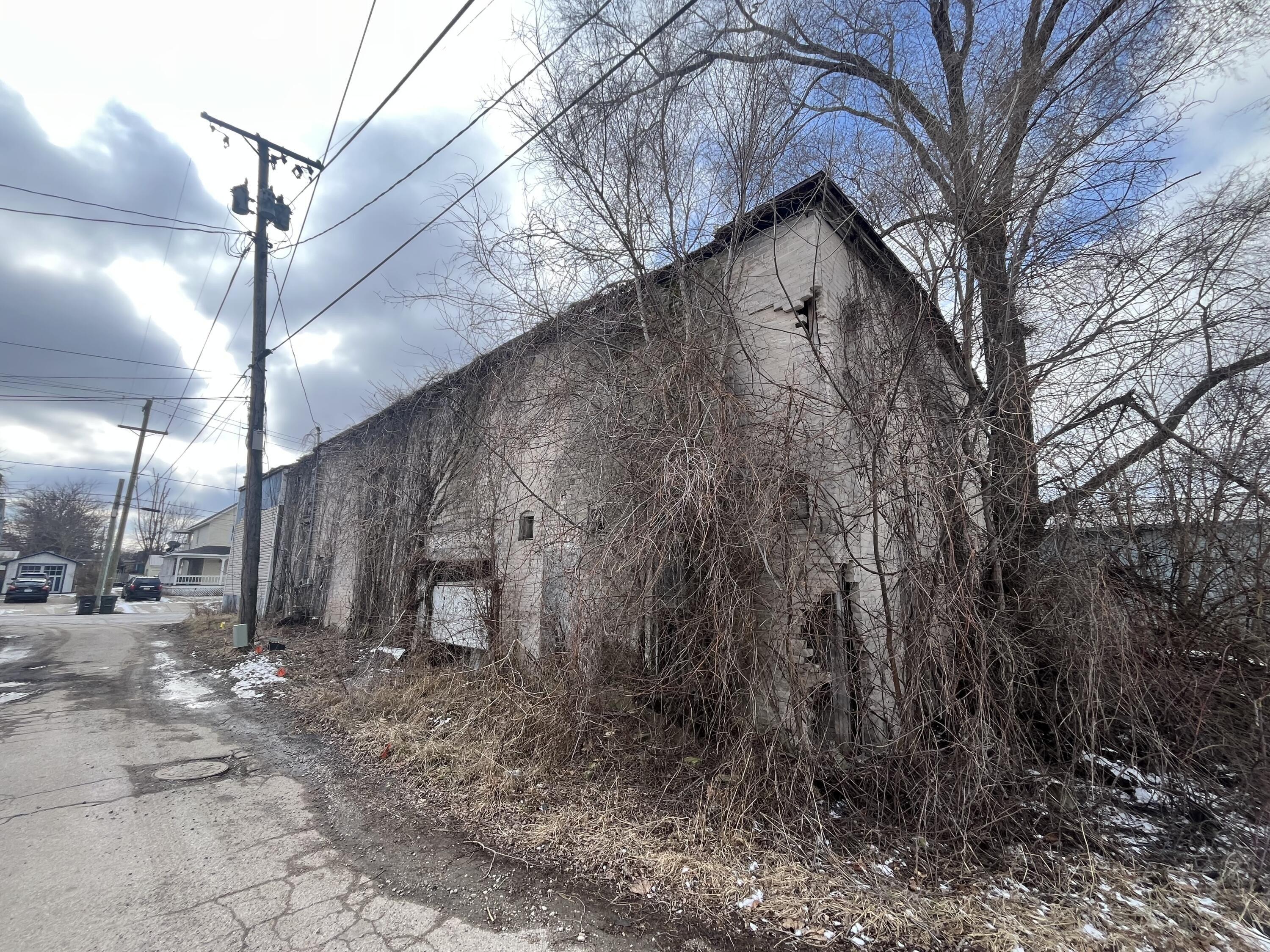 Property Image for 4 W Linden Street