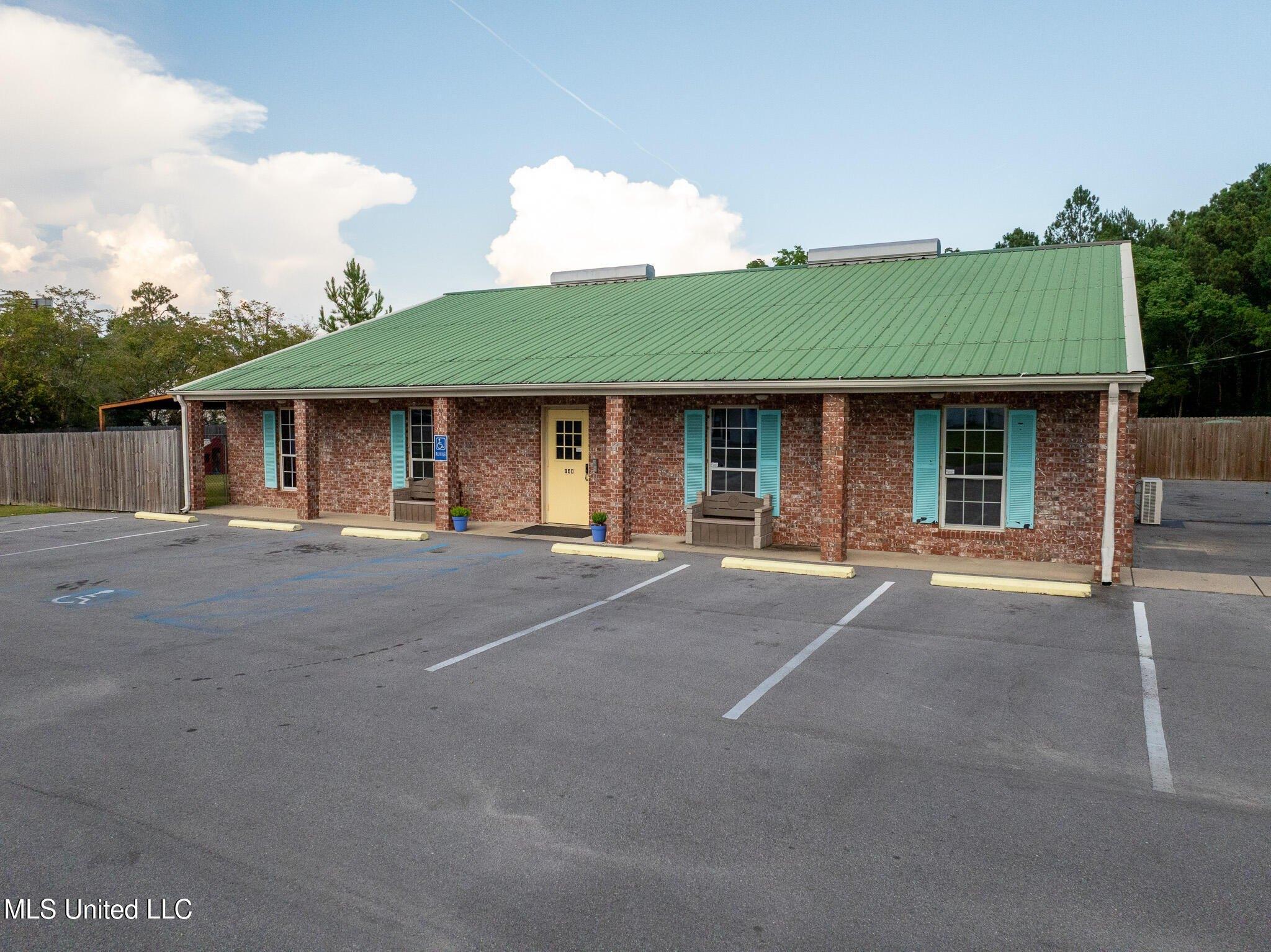 Property Image for 890 Vee Street