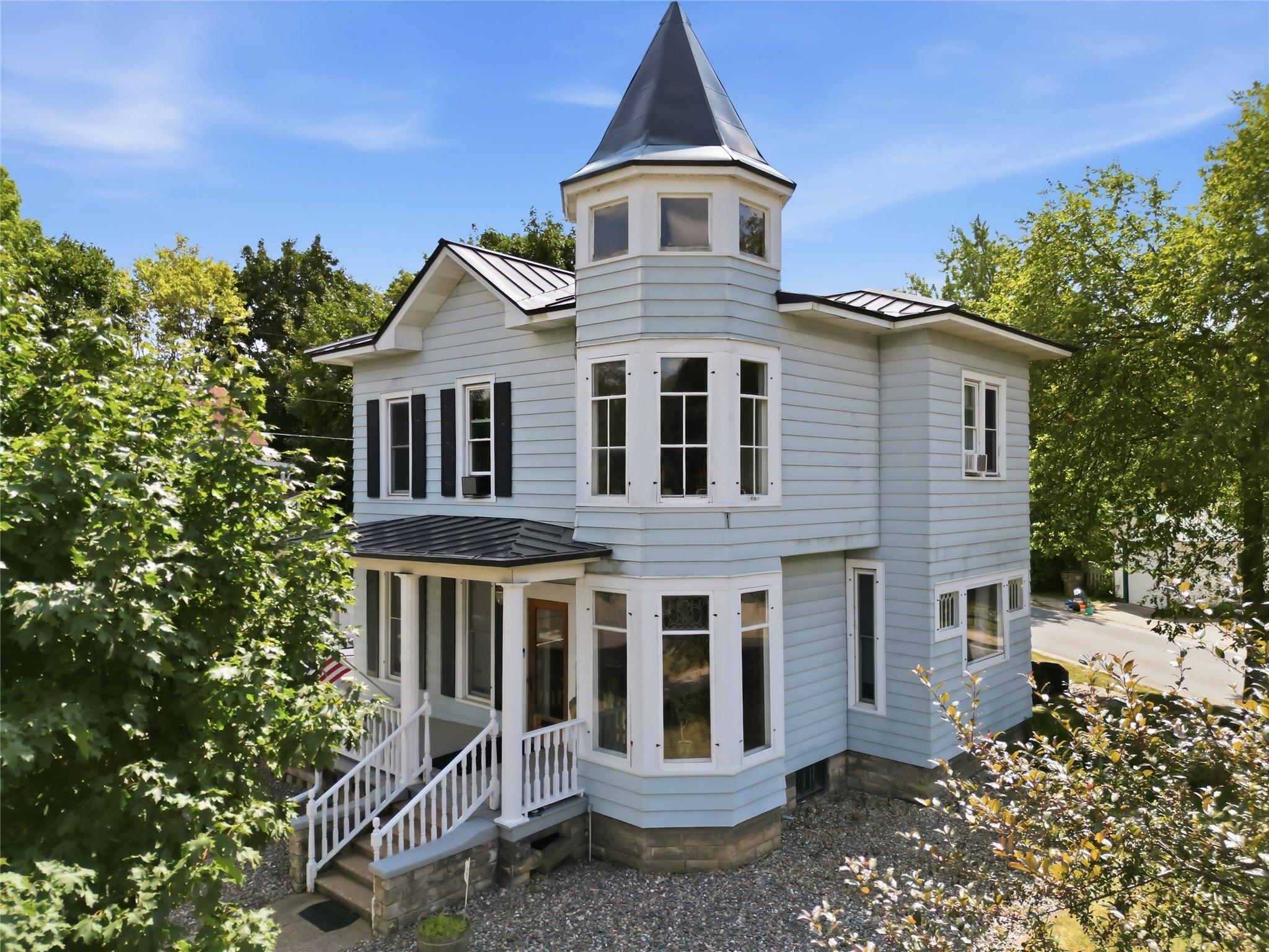 Property Image for 718 Bay Street