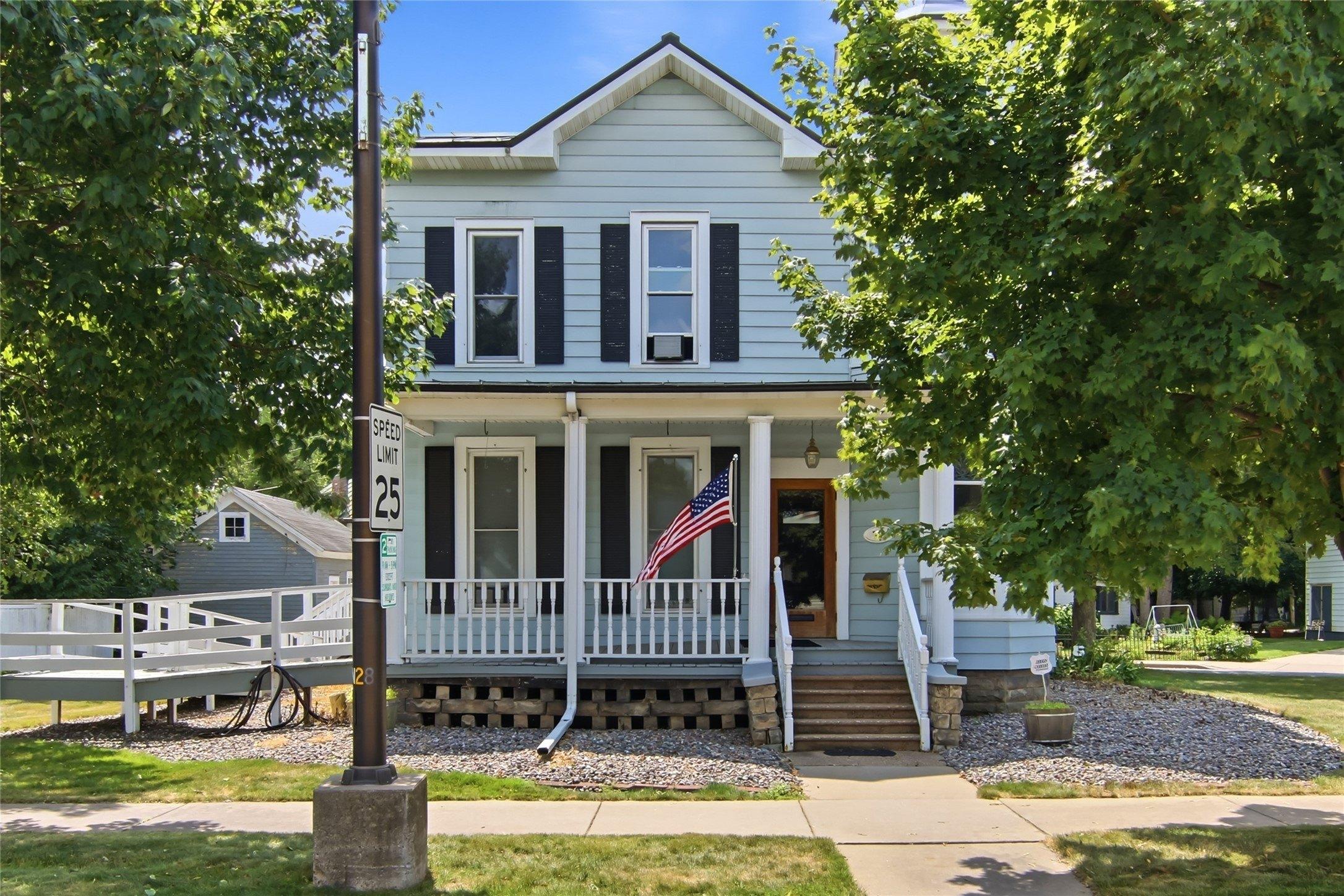 Property Image for 718 Bay Street