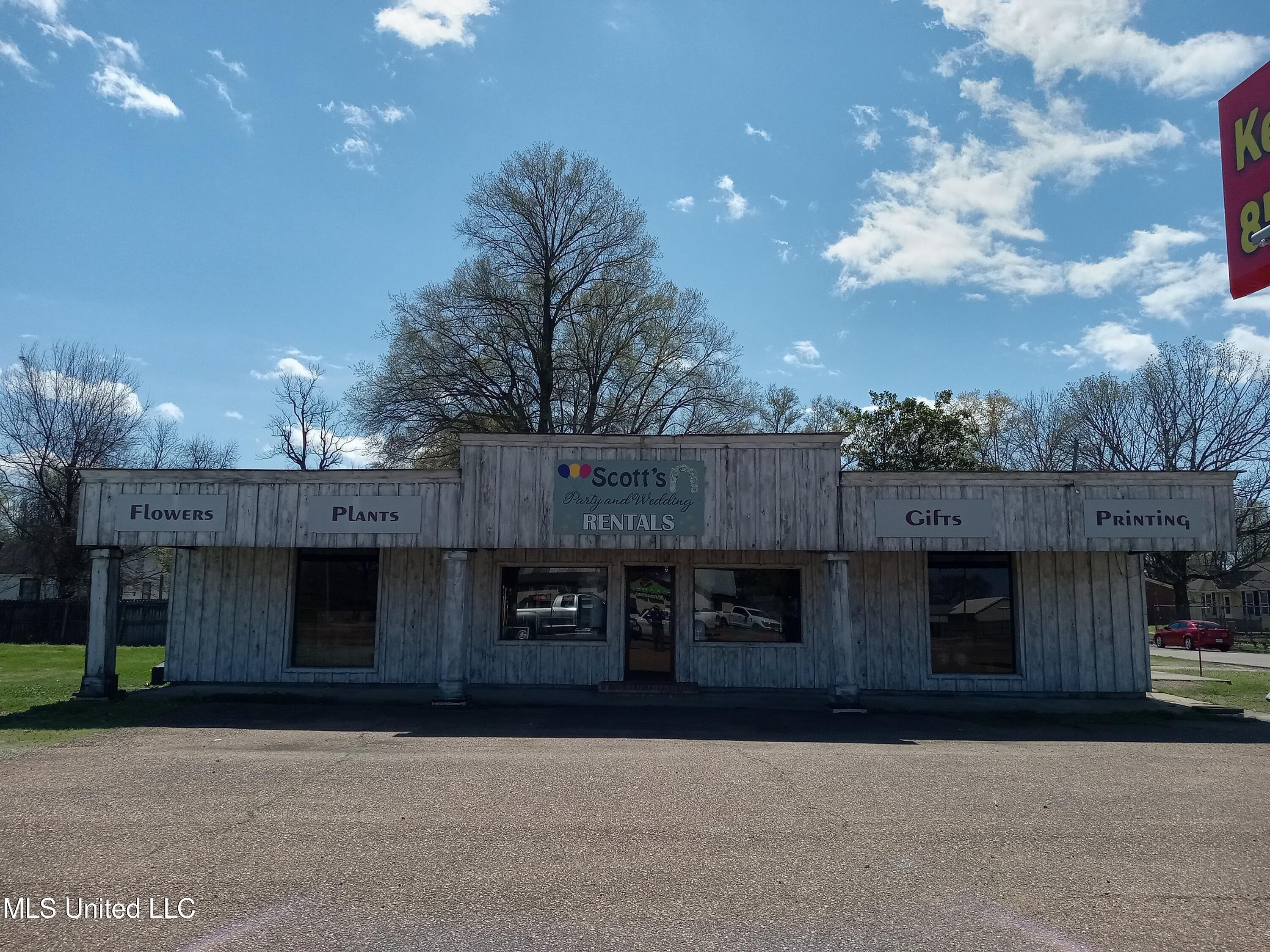 Property Image for 421 W Highway 82