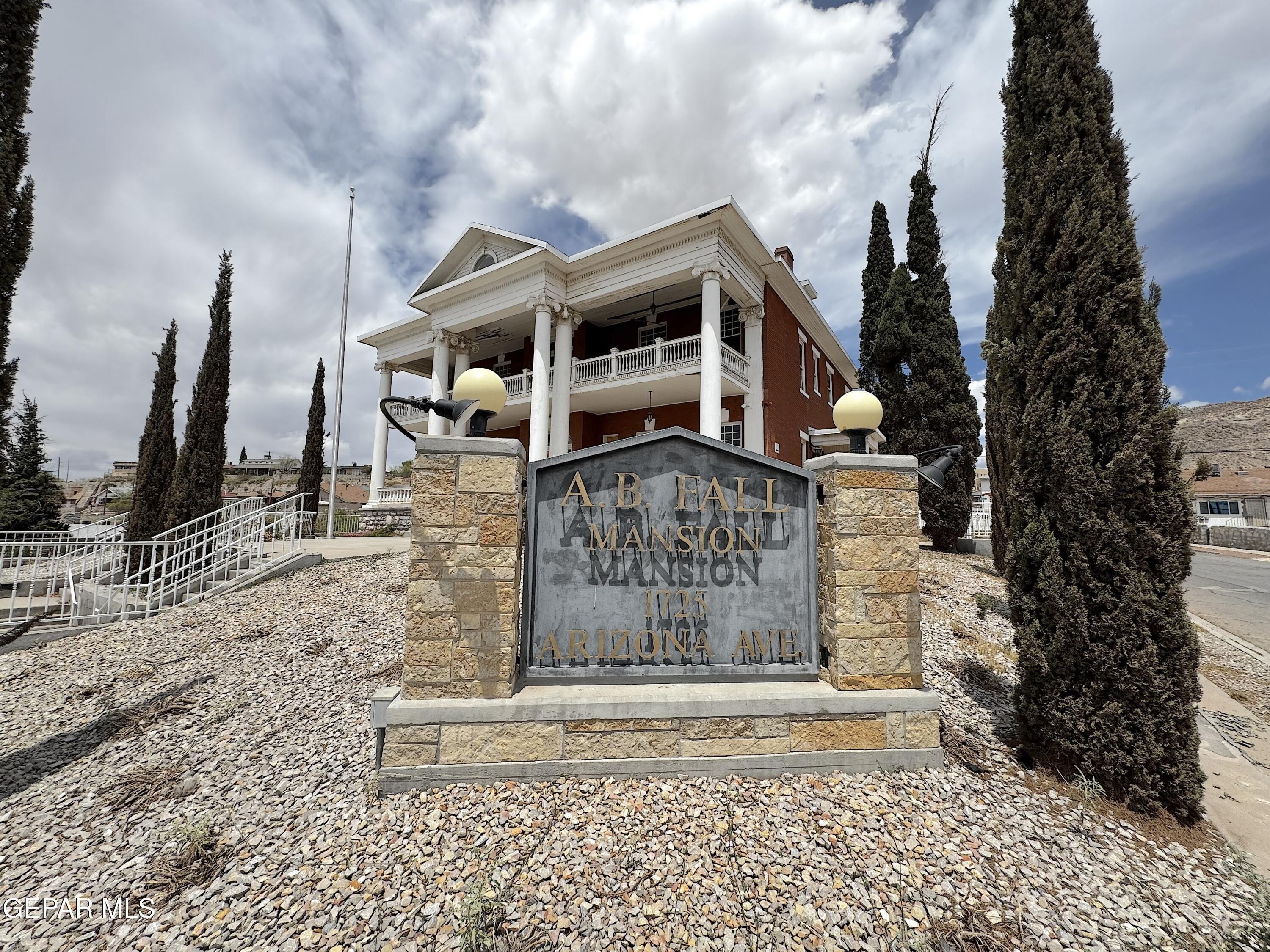 Property Image for 1725 Arizona Avenue