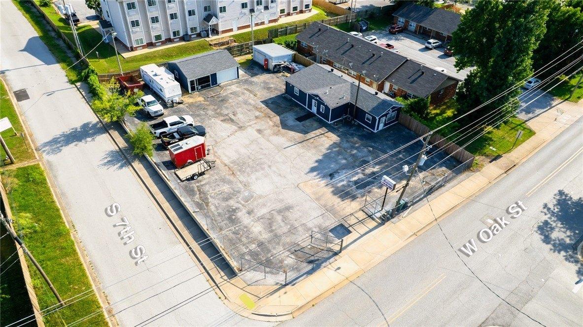 Property Image for 700 W Oak Street