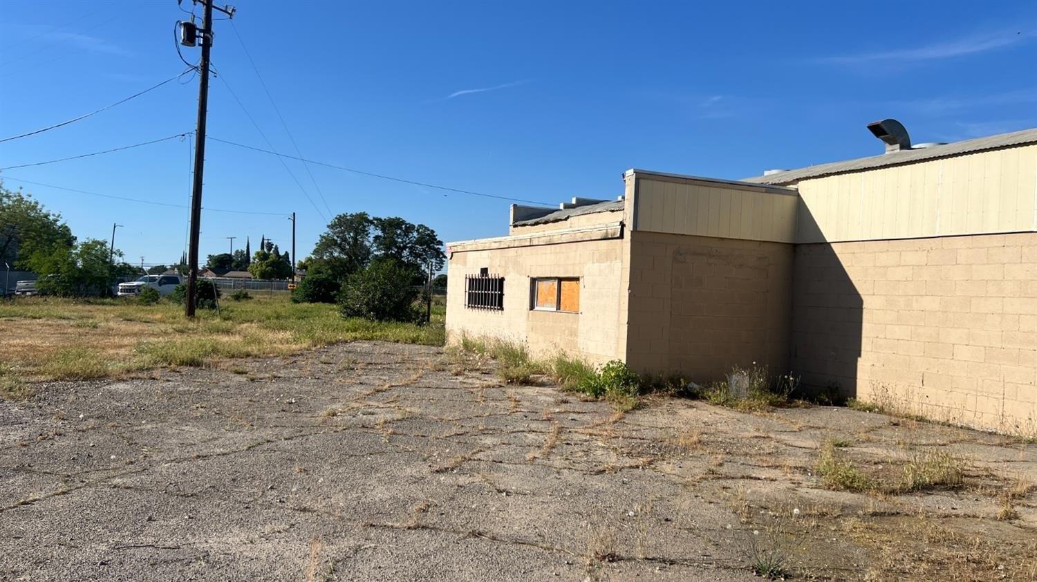 Property Image for 1332 W Belmont Avenue
