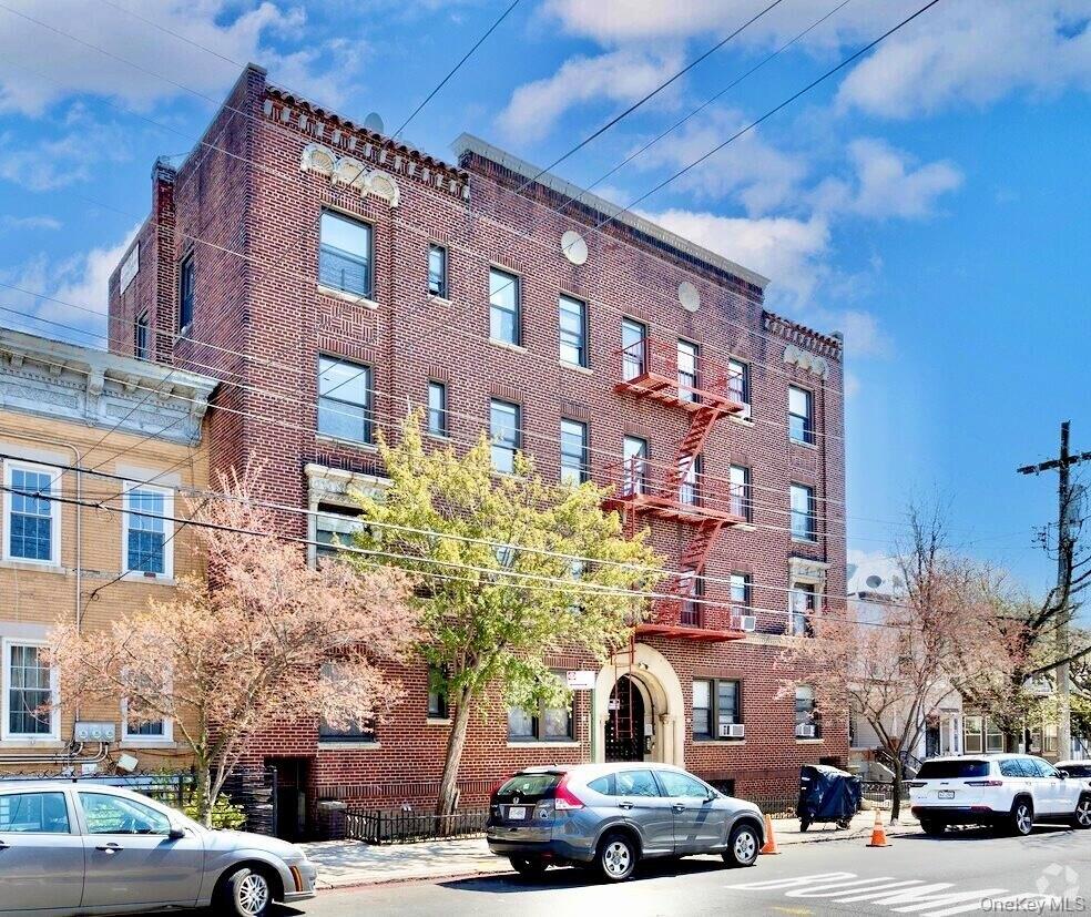 Property Image for 75 Grant Avenue