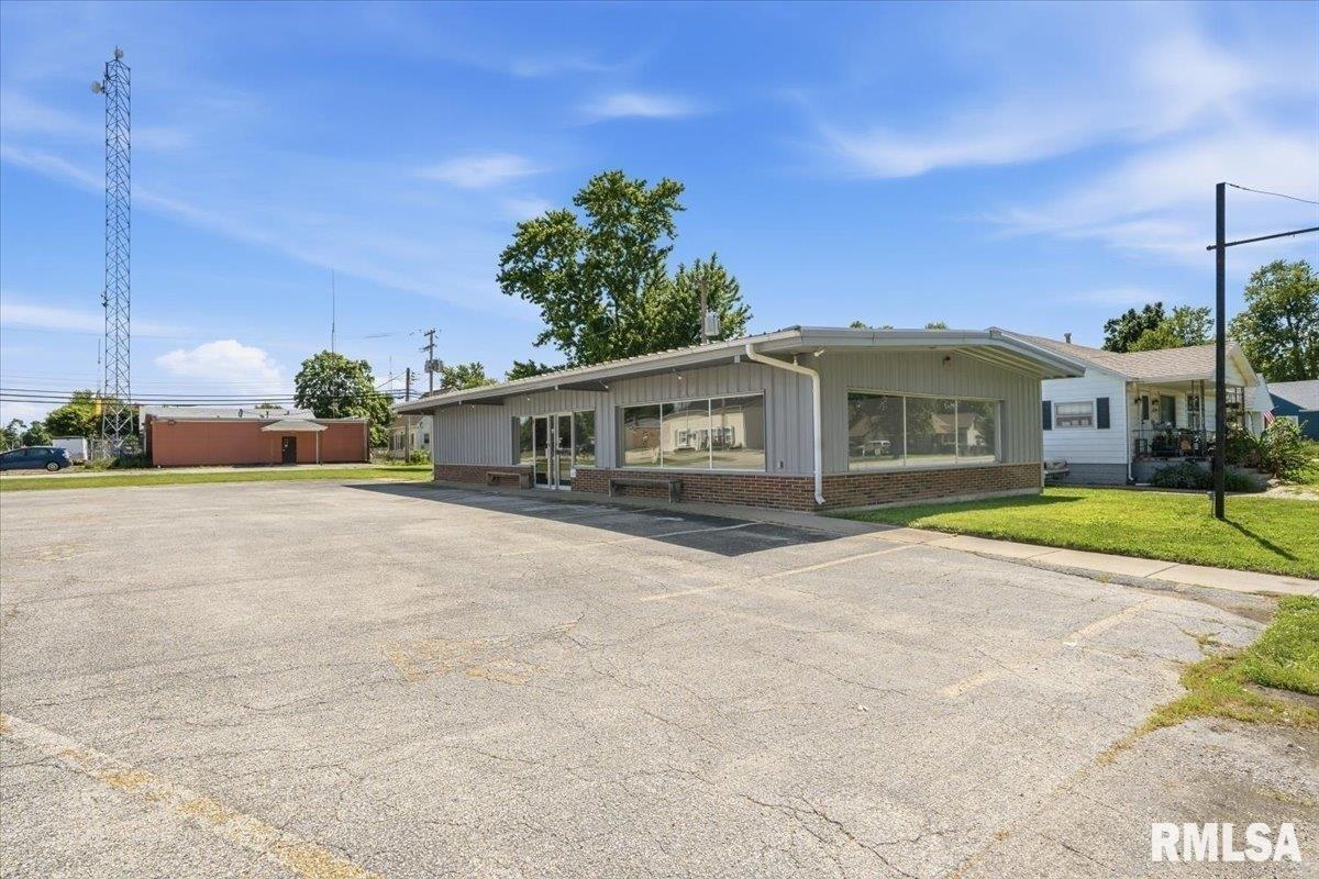 Property Image for 200 W WALNUT Street