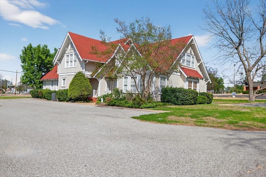 Property Image for 214 E College St