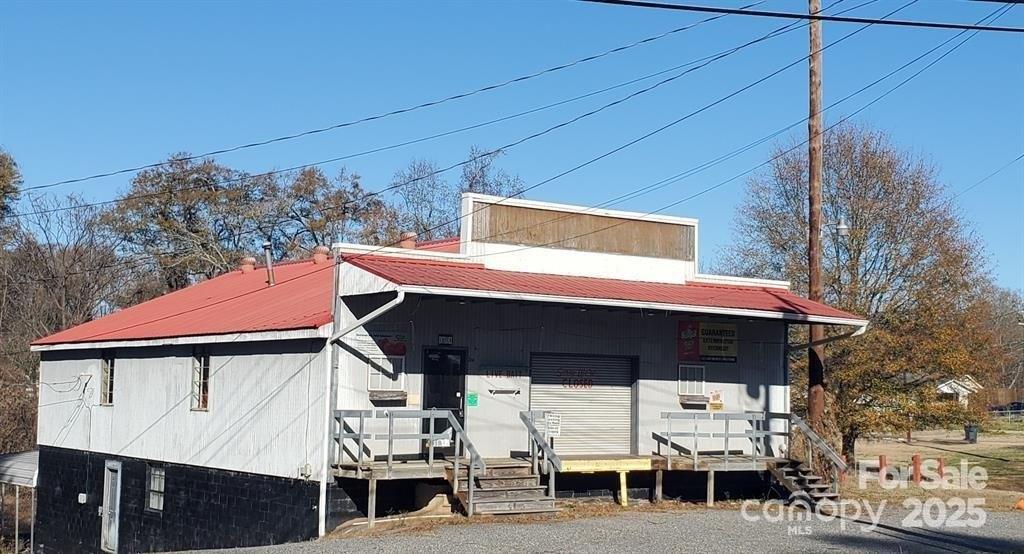 Property Image for 214 E Trade Street