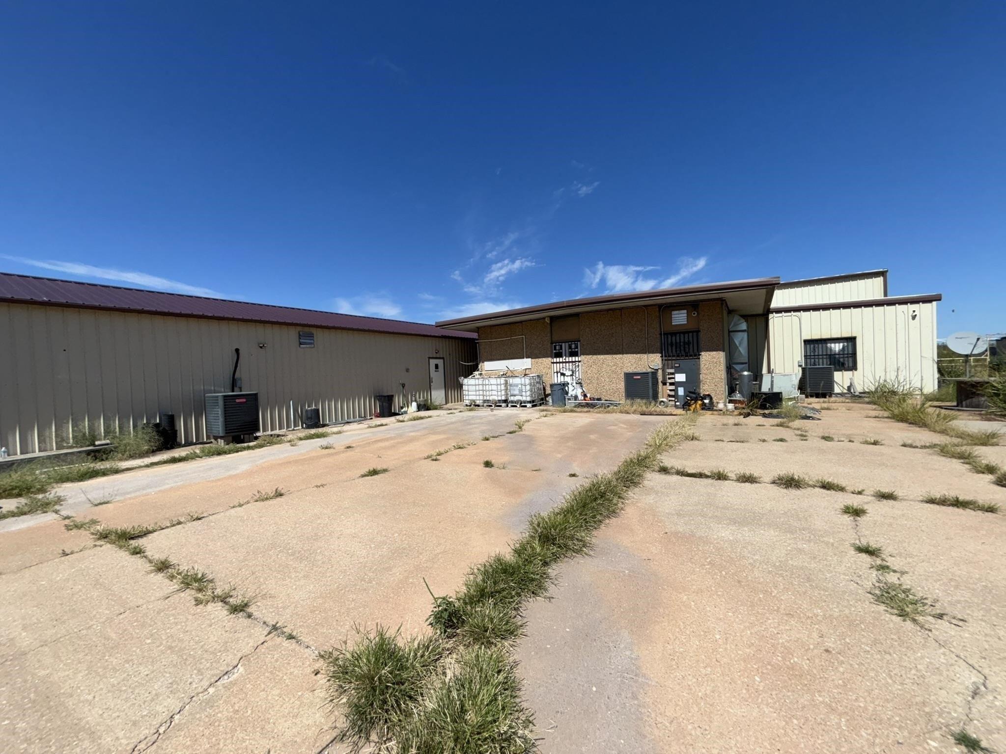 Property Image for 2002 E Southgate Rd