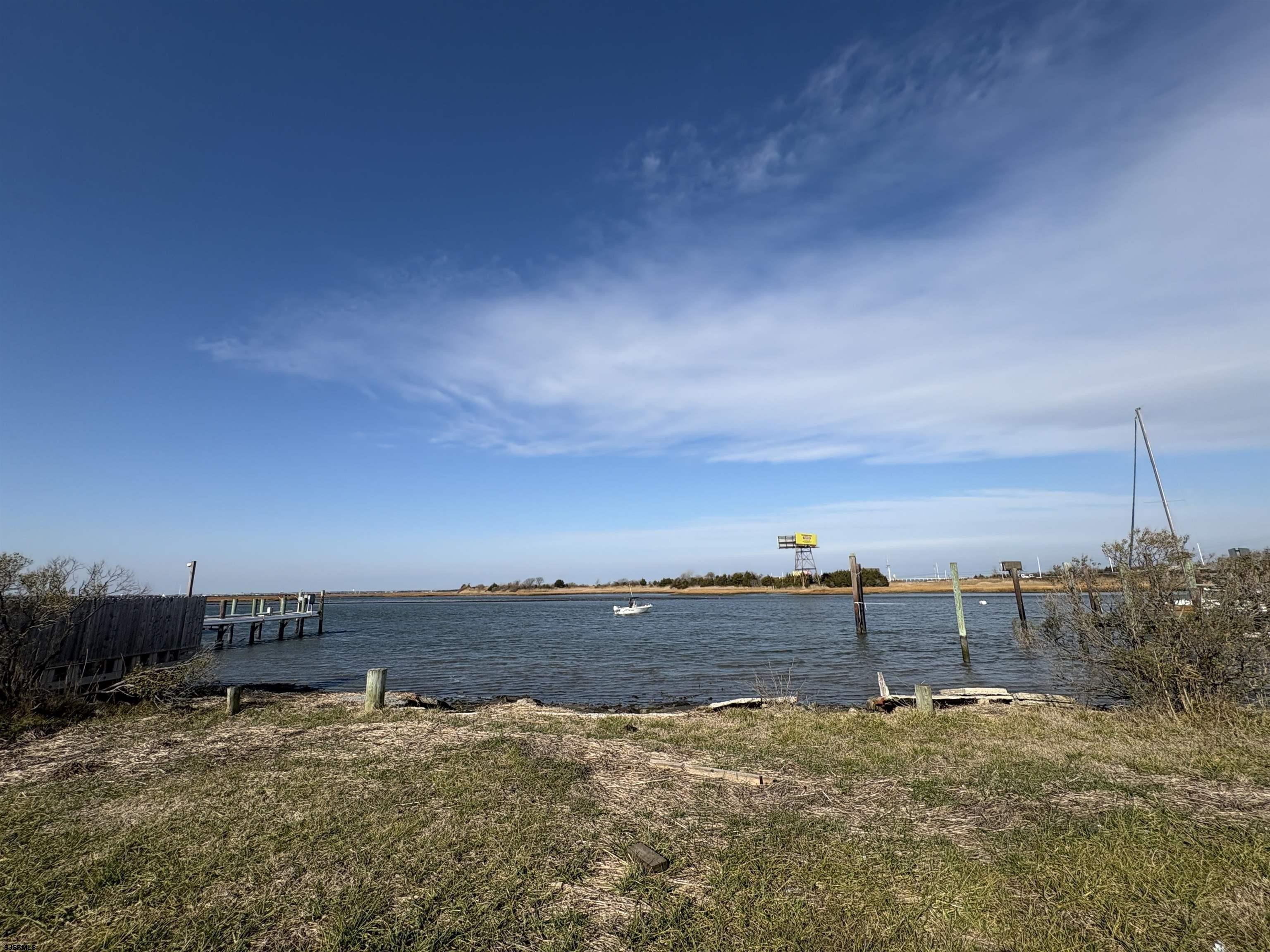 Property Image for 2015 N Riverside Dr