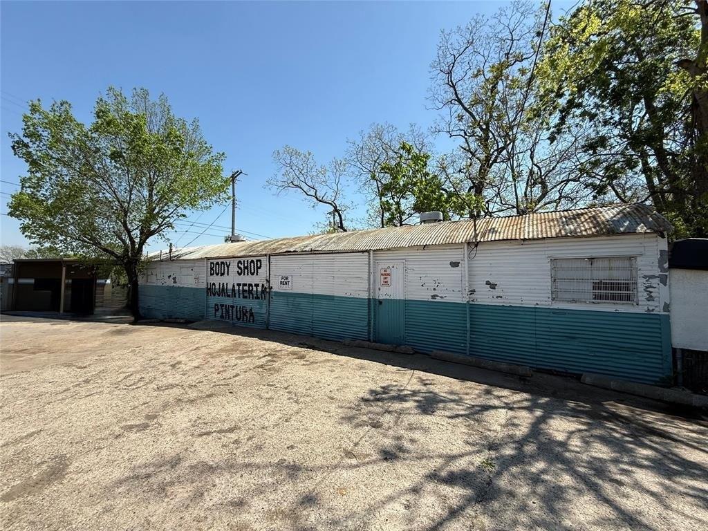 Property Image for 1402 Fort Worth Avenue