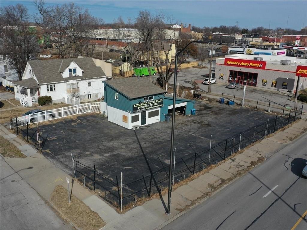 Property Image for 300 E Linwood Boulevard