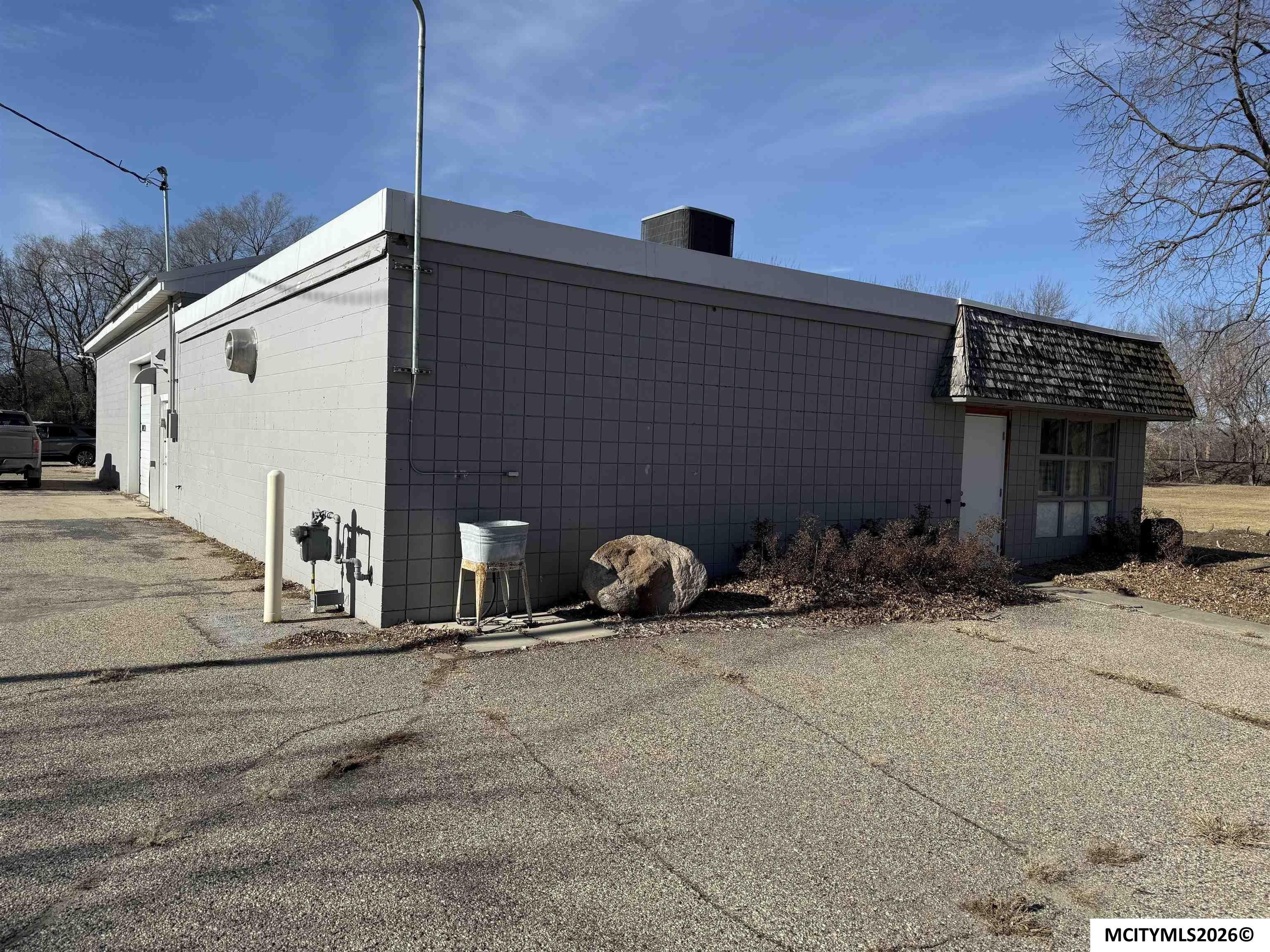 Property Image for 20 N Kentucky