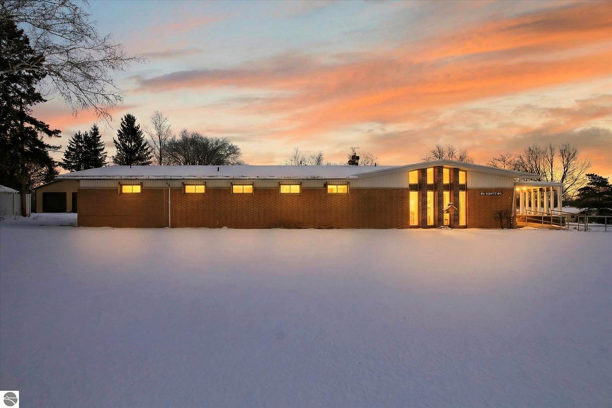 Property Image for 820 N Pine River Street