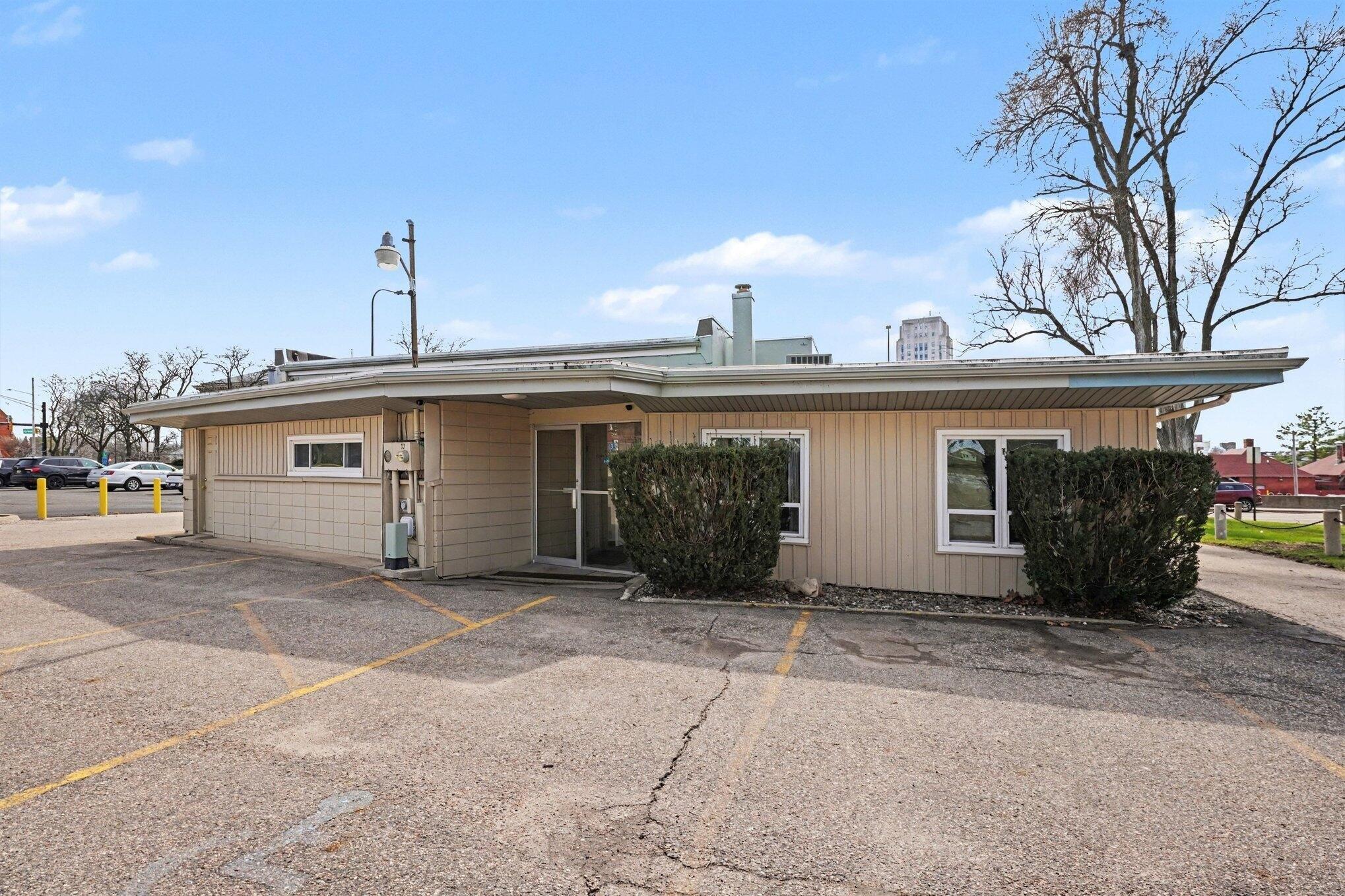 Property Image for 32 W Van Buren Street W