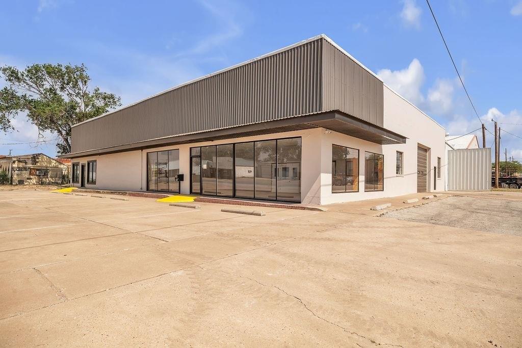 Property Image for 600 E 3rd