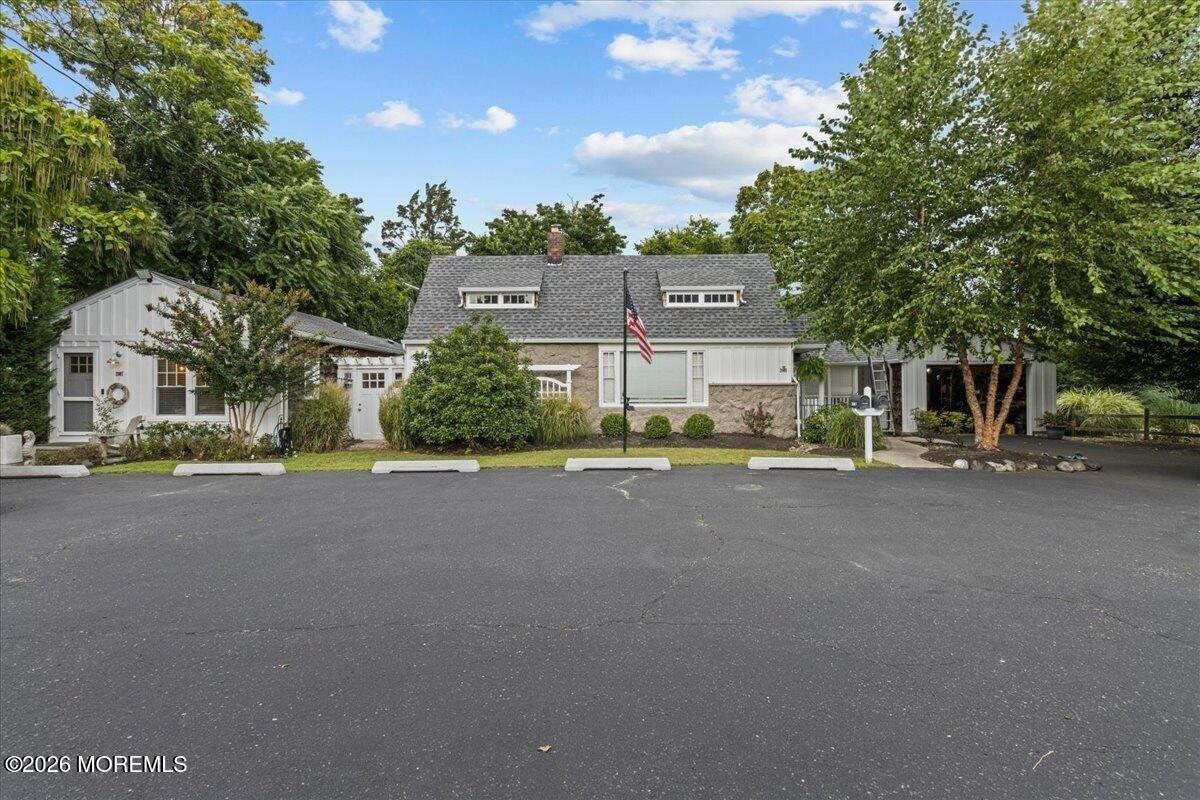 Property Image for 2005-02007 Veteran Memorial Drive