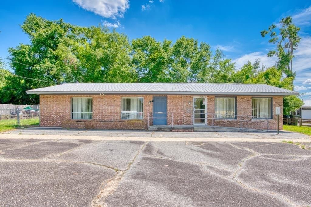 Property Image for 103 E Hall Ave