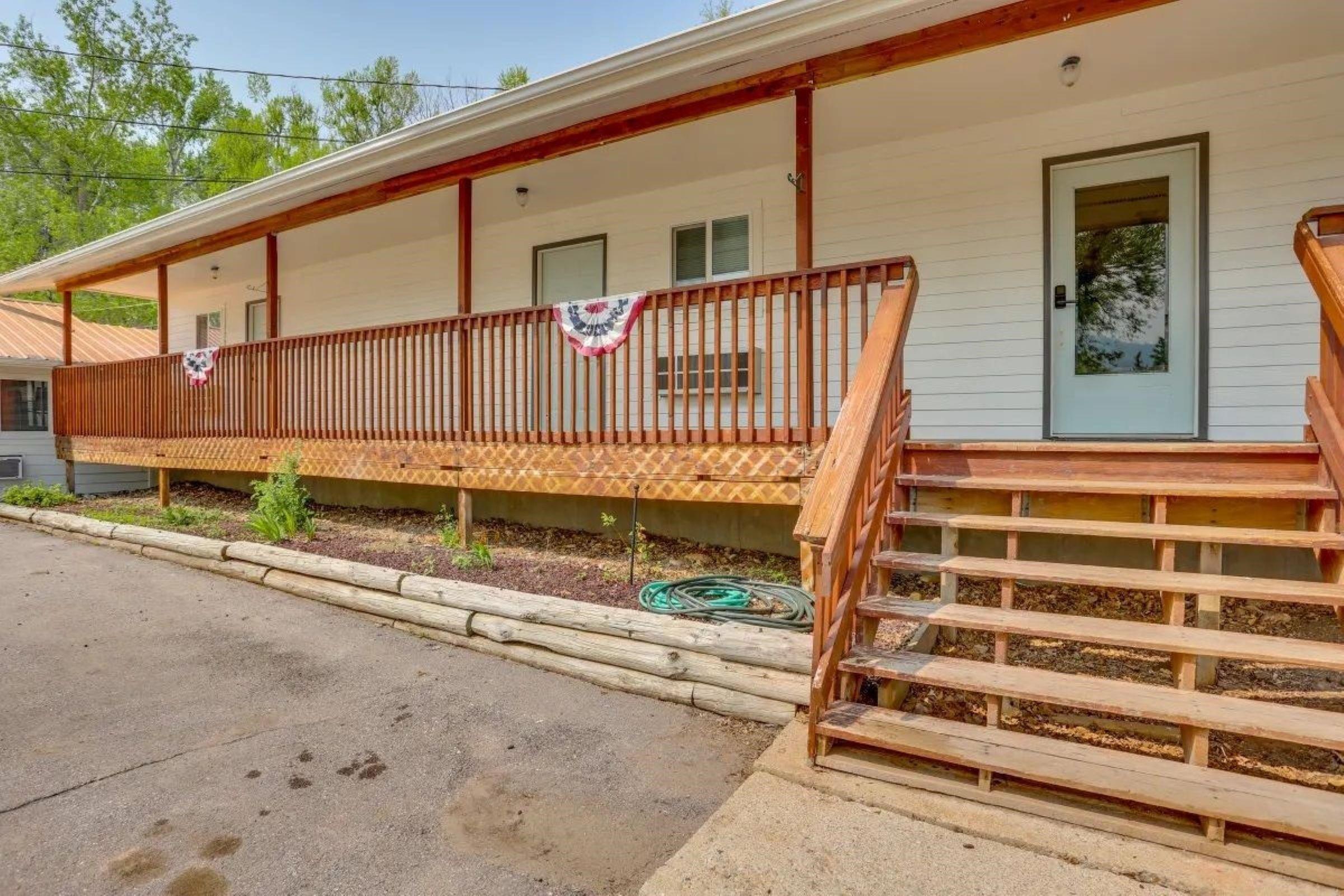 Property Image for 450 W Kansas Street