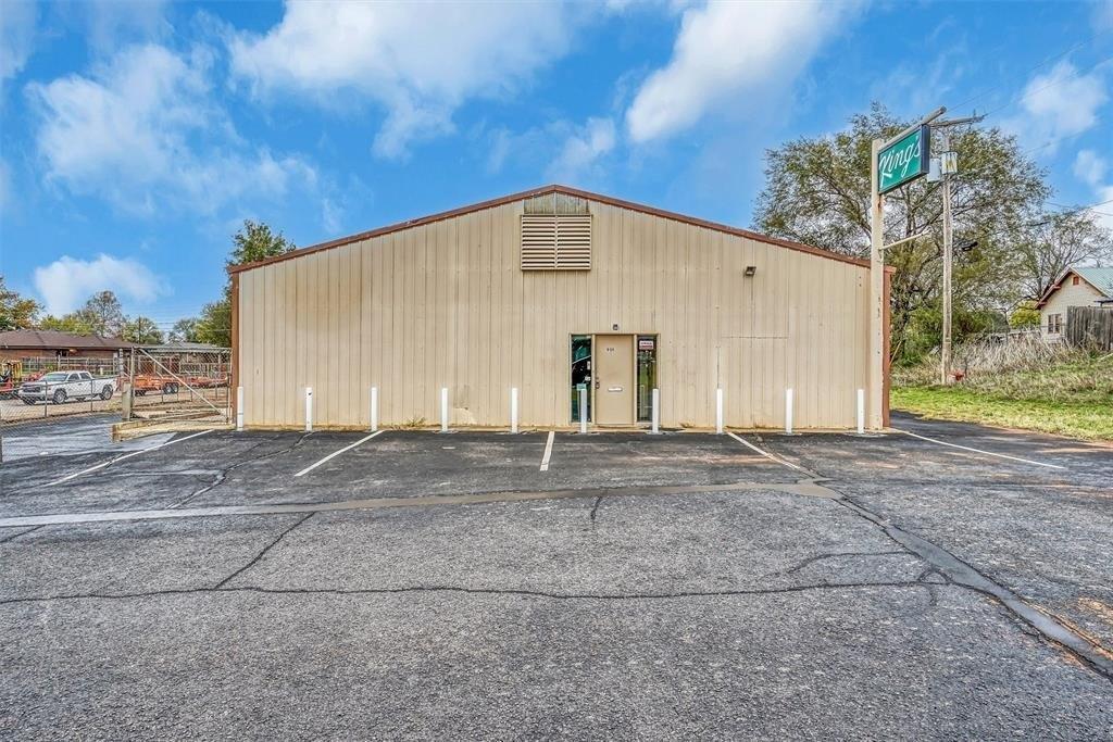 Property Image for 901 W Ring Drive