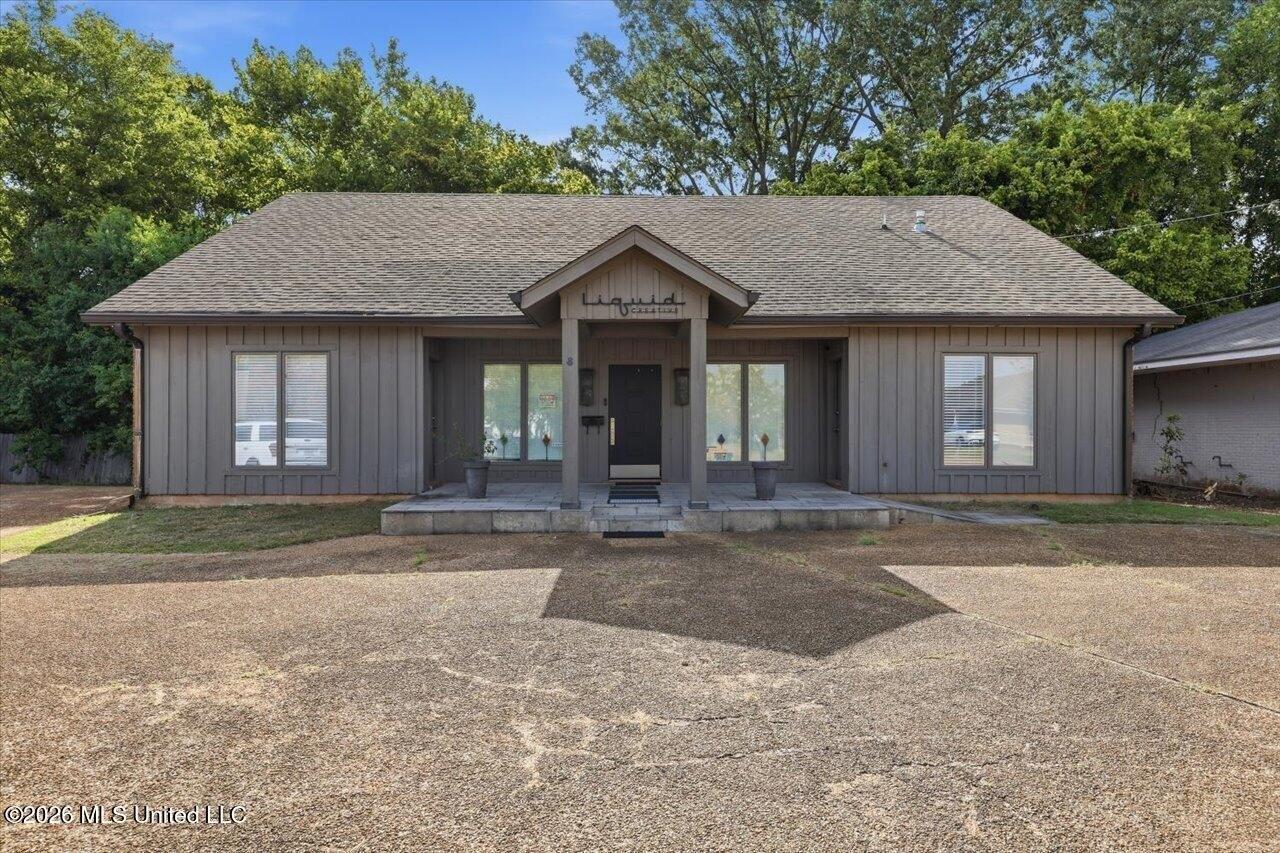 Property Image for 8 Lakeland Circle